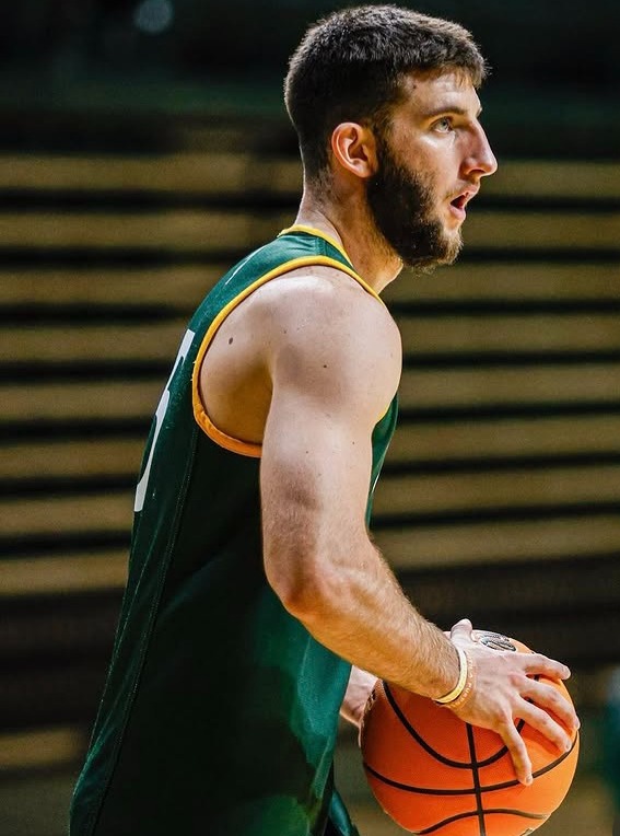 FYI: Office closing at 5:00 today and will re-open on Monday, April 13, for our normal office hours.
The docs are going to visit this guy @econnery1 at @william_and_mary.
We will take walk-ins today until 4:45. If you prefer to call ahead, feel free to do so, (330)928-3420.
Have a great day! 😊