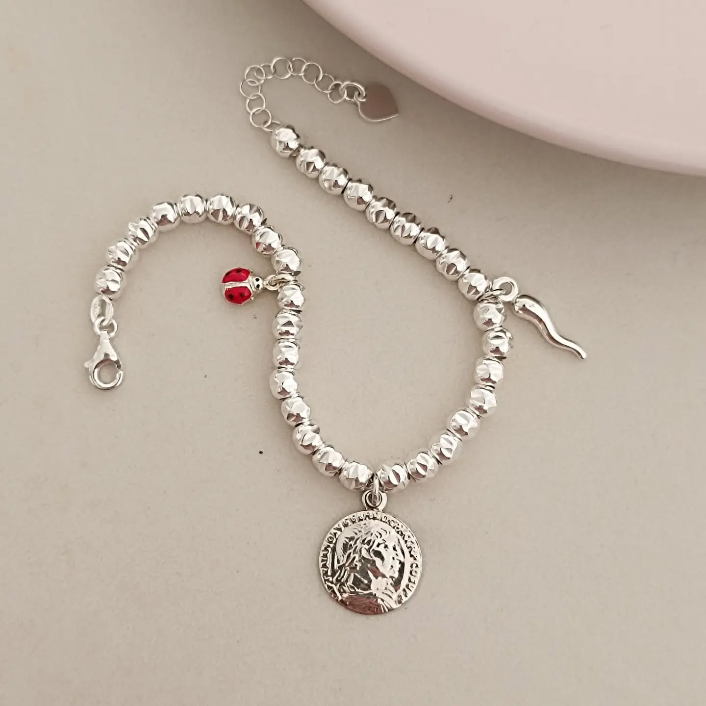 Ogni giorno porta con sΓ© nuove sfide, ma anche nuove opportunitΓ . π
Questo Γ¨ il braccialeπΏ che Veronica ha scelto per lei.
Bracciale Mabel portafortuna in argento 925
Un dolce talismano che la aiuterΓ a credere in se stessa e nelle sue capacitΓ . πͺπΌ
Cara Veronica io e tutte le gracellineπ₯ in ascolto ti facciamo i nostri migliori auguri per i tuoi esami di universitΓ π«
Sono sicurissima che li passerai a pieni votiπ―
Sito internet:
Www.igioielligrace.com
πππππππππ
Boutique:
Viale Orazio Flacco 4/A-Bari
πππππππππ
#bracciale #esami #portafortuna #gioielliinargento #regalolaurea #silverjewels #charmigjewels #braccialeinargento