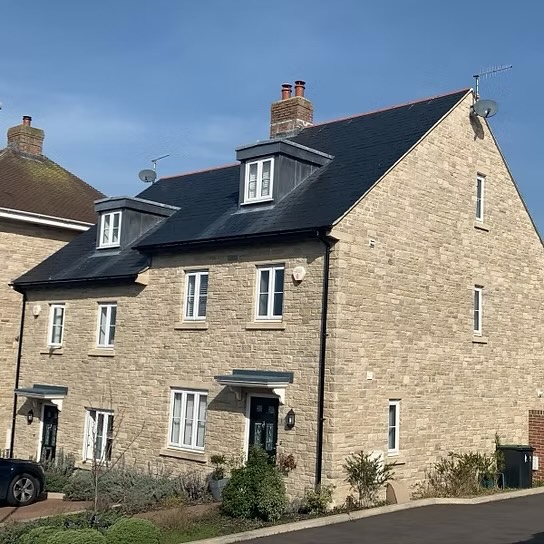 Purbeck White Stone Slips
High Quality Natural Stone Slips
Our Purbeck White Stone Slips feature clean, bright tones that work beautifully on interior walls, fireplaces, and feature elevations—creating a fresh, modern finish in any space.
📍 Want to use Purbeck White Stone Slips on your next project?
🌐 www.zclad.co.uk
📞 01869 220 050
#stoneslips #housesofinstagram #exteriordecor #featurewall #naturalstone