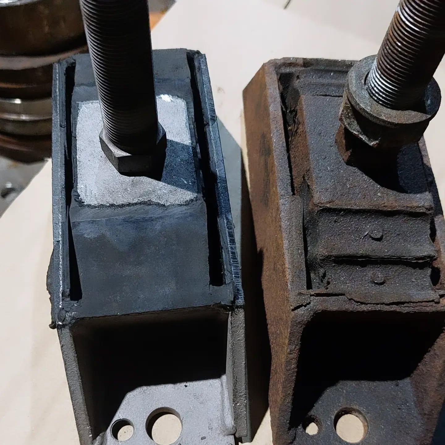 New vs Old, Reparacija starog Janmar nosača 🤩
* * * * *
#gumeninosači #janmar #reparacija #sveodgume #rubbermount #rubbersupport