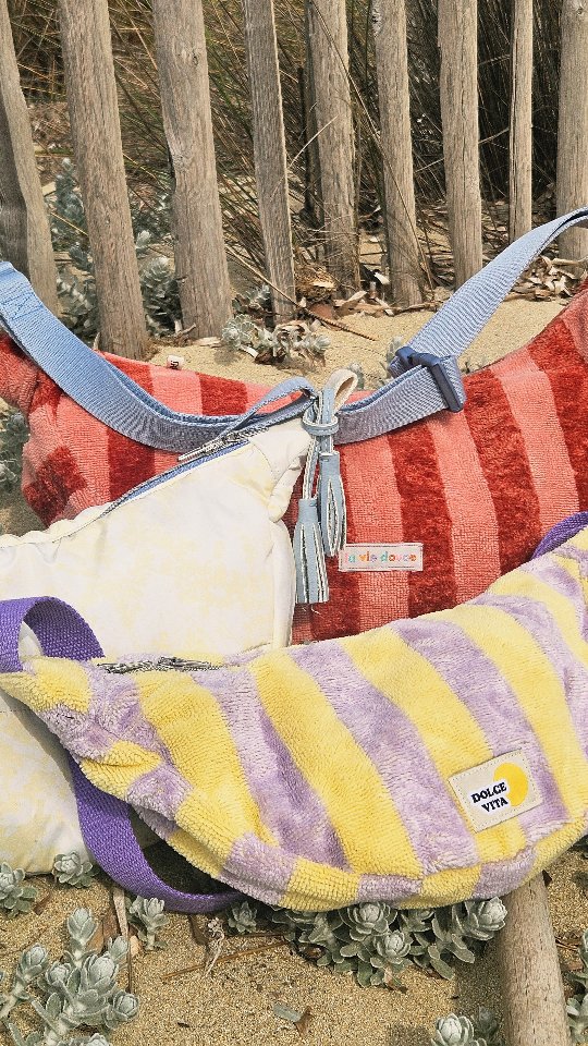 Neu: Moonbags in mini, midi & maxi!
Frottee, Streifen, Sand.
Weich, leicht, gäbig.
Fühlt sich an wie Ferien! 💜🧡
gäu @jonasch_!
#holiday #sainttropezstyle #moonbag #beachlife #slowfashion