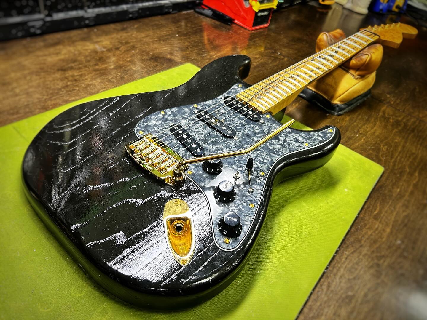 Put in a new Floyd Rose bridge on this cool custom Strat. Check out the pale-moon ebony on that neck!
#guitarrepair #guitartech #apexnc #carync #hollyspringsnc #raleigh
