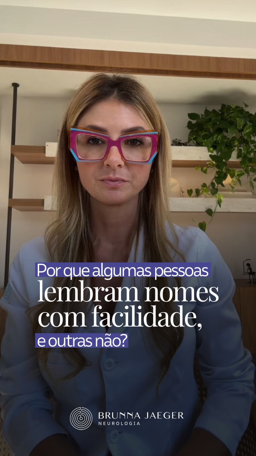 A memória de nomes depende de alguns processos cognitivos importantes:
* atenção no momento em que ouvimos o nome
* associação com outras informações
* repetição logo após ouvir
Esses fatores ajudam o cérebro a registrar e recuperar essa informação posteriormente.
Com o passar dos anos, também pode ocorrer uma maior dificuldade de acesso a palavras específicas, um fenômeno conhecido na neurociência como dificuldade de recuperação lexical.
Isso significa que a informação pode estar armazenada, mas o acesso a ela pode levar um pouco mais de tempo.
Por isso, lapsos ocasionais com nomes são extremamente comuns e, na maioria das vezes, fazem parte do funcionamento normal do cérebro.