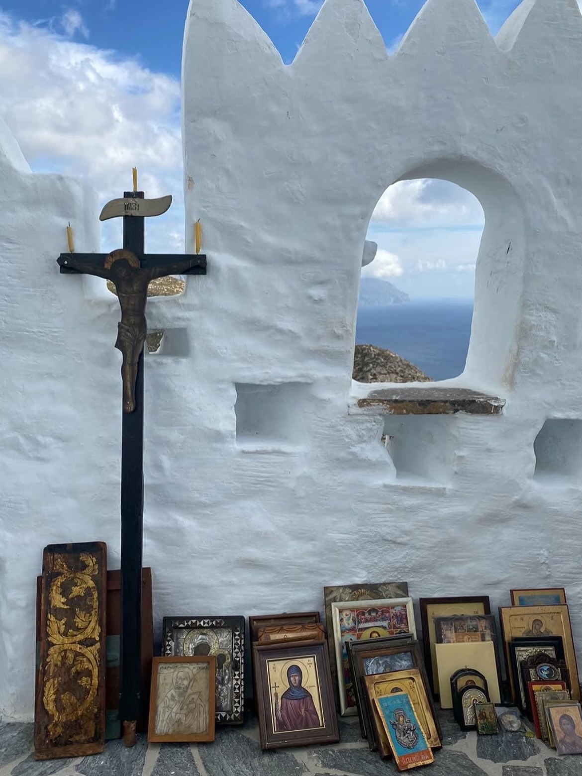 Καλή Ανάσταση & Καλό Πάσχα 🤍
Να είμαστε κοντά με αυτούς που αγαπάμε, γεμάτοι όμορφες στιγμές!🐣⛪️
May the light of the Resurrection will fill your homes with love, piece and endless blessings.
Tonight we celebrate faith, tradition and the miracle of life.
📸 : @iamconstantin
