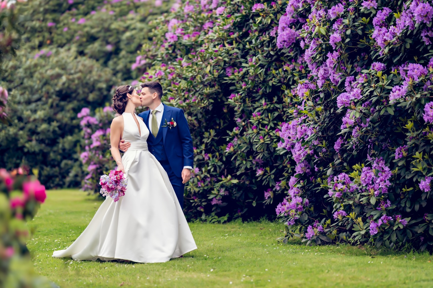 When your flowers match the rhododendron walk @ashridgehouse
A reminder that gardens across the country will soon be filled with colour once again!
G & H’s day will always be up there as a firm favourite not least because they were such a lovely couple, but also because of those colours and *those* sweet peas! And if you’re wondering whether those bouquets lasted- yes, yes they did, alllll day long owing to some pro conditioning and lots special attention in the days before their wedding.
Photography @bylumiere
Venue @ashridgehouse
Flowers @appleblossomflowers_
#sweetpeas #sweetpeaswedding #colourfulwedding #ashridgehousewedding realweddings