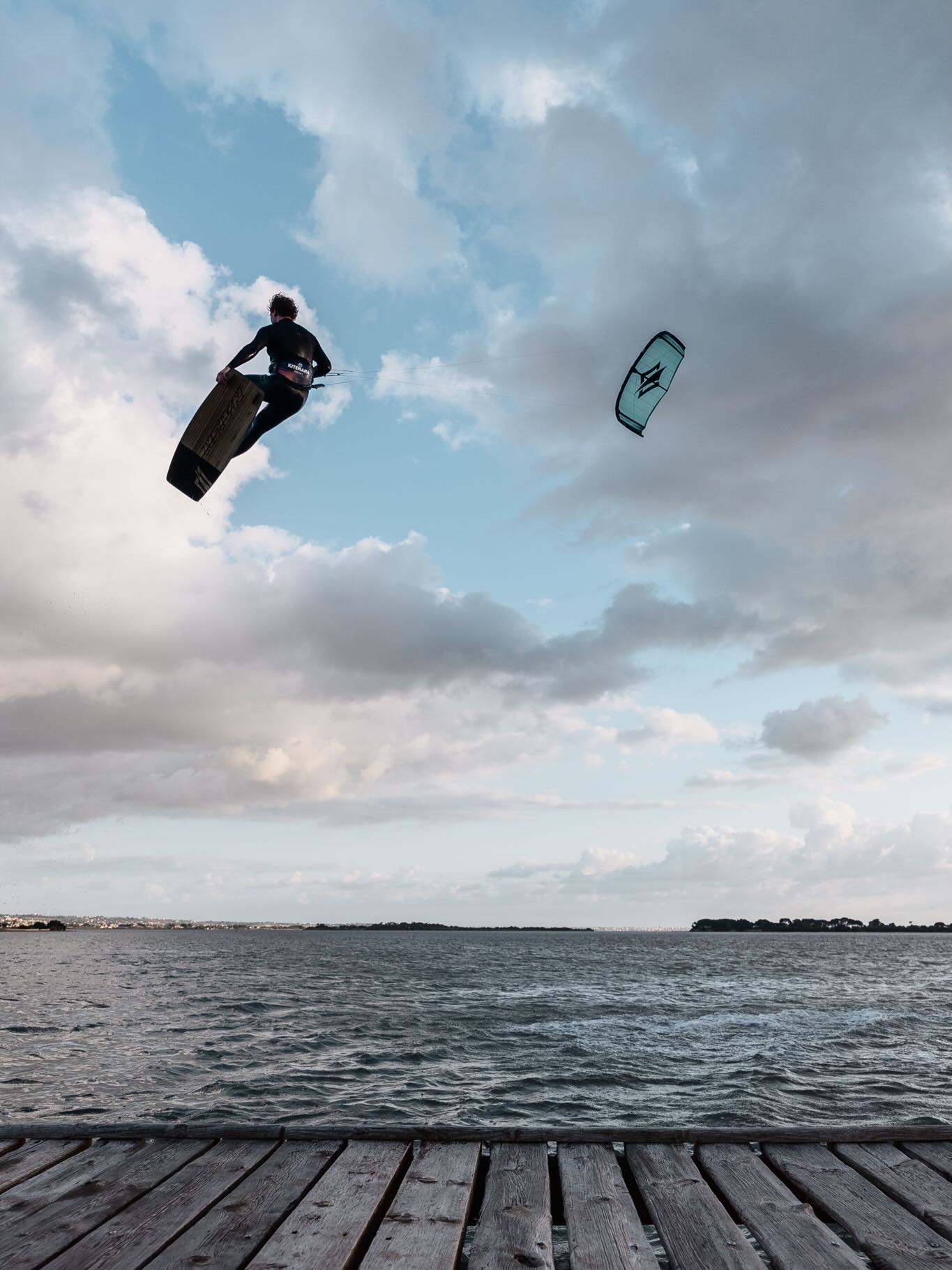 This trip brought back all the memories and feels!
Watching four winners from the Kitemana giveaway join us for their very first kitesurfing adventure was absolutely amazing.
Sicily offered the perfect setting, a huge lagoon where you can stand everywhere. Our winners learned the basics: theory, kite setup, body dragging, and waterstart. Then, they were off!
We can’t wait to share the episodes on the Kitemana YouTube channel. Stay tuned!
Congrats and thanks to all four winners: @jenniferelinex @ghislainebeer @hannozeeberg @felixgoesfar
Special thanks to: @kitemana_com @andytroyphoto @naish_kiteboarding @prolimithq @stig_hoefnagel @_ducoflier_ @bartwassenaar_ @l.postma @stankeijzer @resortsantamaria @primesurf_sicily