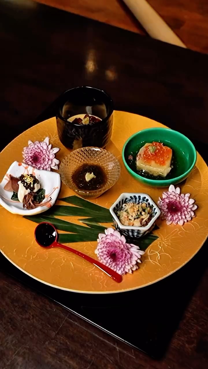 April appetizers at Kaiseki Sanga are on another level. 🌸✨
Every dish feels like a work of art… so good, it’ll have you planning your next reservation already.
#kaisekisanga #lasvegas #authenticjapanesefood #vegas