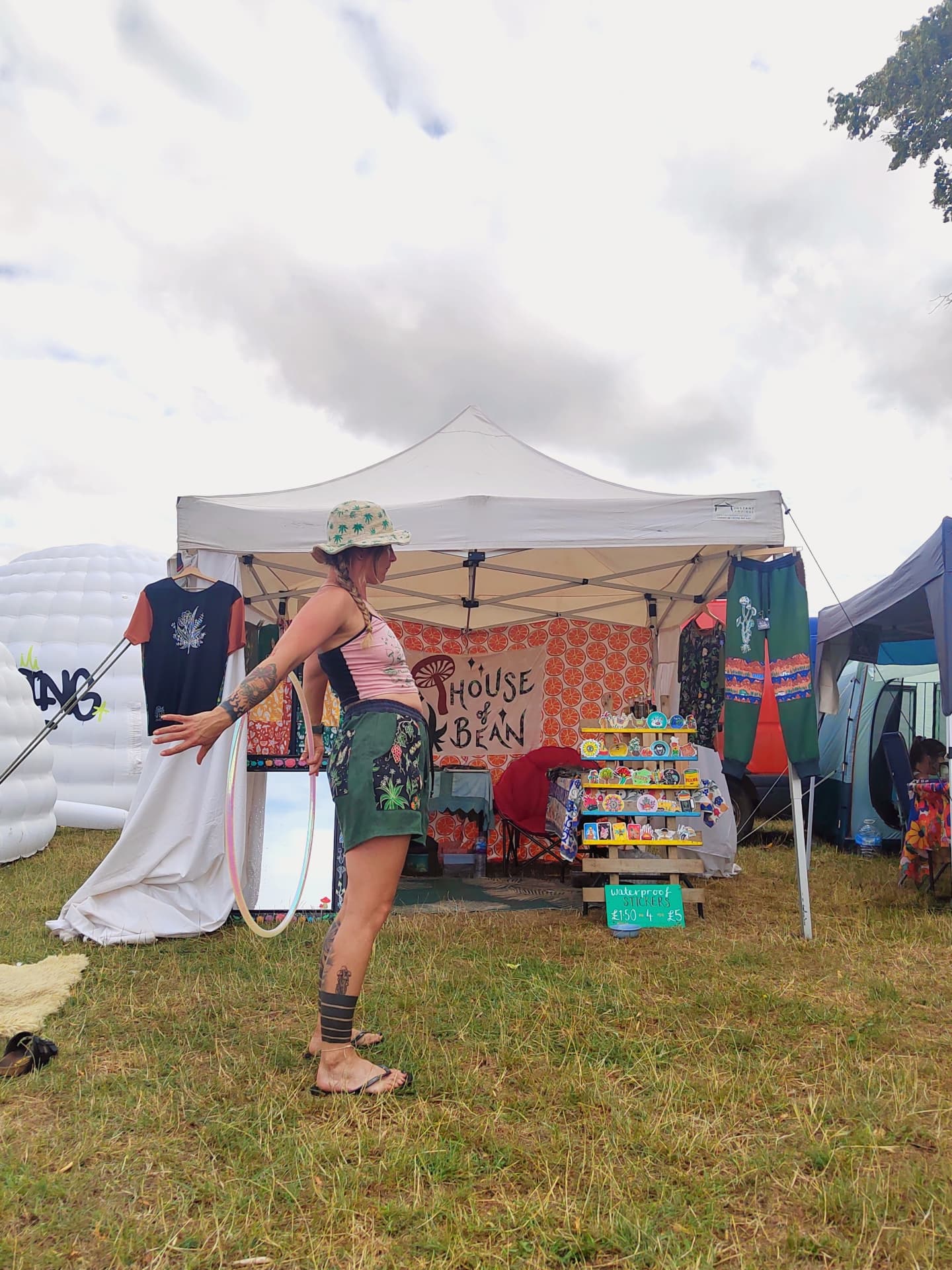 BOROFEST!!! you were amazing, so lovely to see so many faces, familiar and new š„° far too many to tag you all but special shout out to my glamorous assistant @it_me_wilbee and the best neighbour @chillbert42 with those sweet sweet green organics and @pipspsillytreats with the magic š the strange times we live in need more canna community events to normalise, decriminalise and bring reform š
had a blast, sold a lot of hemp clothes, and even managed to do quite a few mushroom tattoos @floratinta.tattoo
see you all again next year! @borofest_festival
www.houseofbeanco.com
#botanical #hemp #hempclothing #sustainableclothing #handmade #cannacommunity #organic