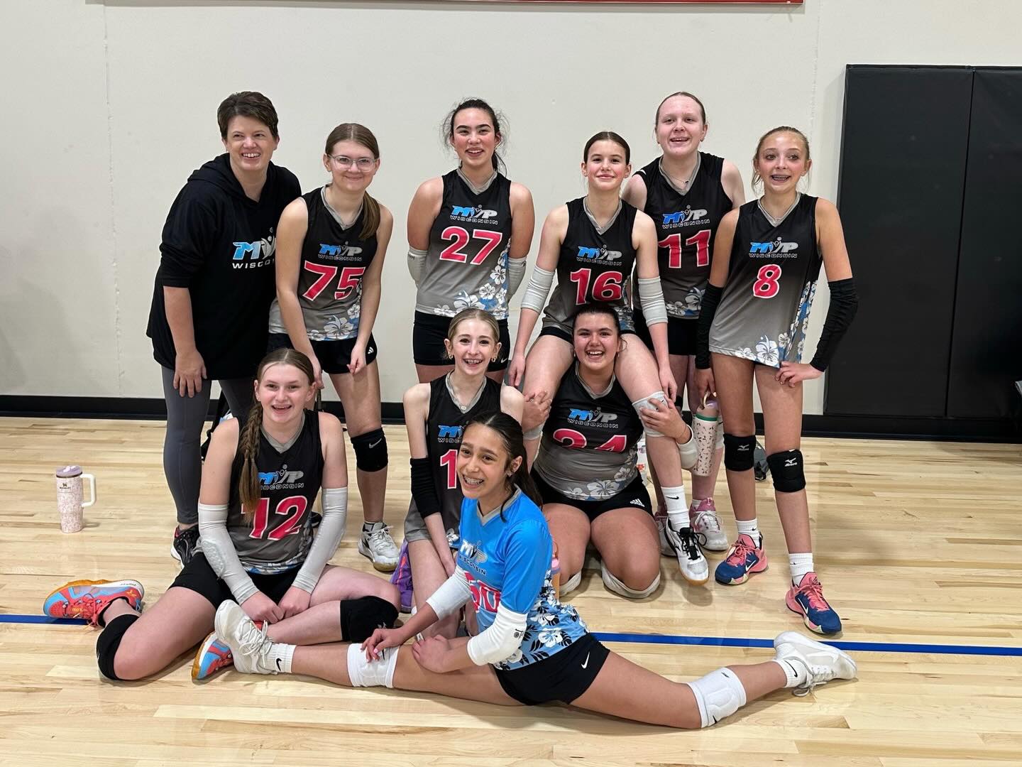 Good luck to all our teams finishing up play today!
These teams are going for Gold today:
JVA World Challenge: 13 Gold & 16 Silver
Midwest Champs: 15 White & 13 Black
