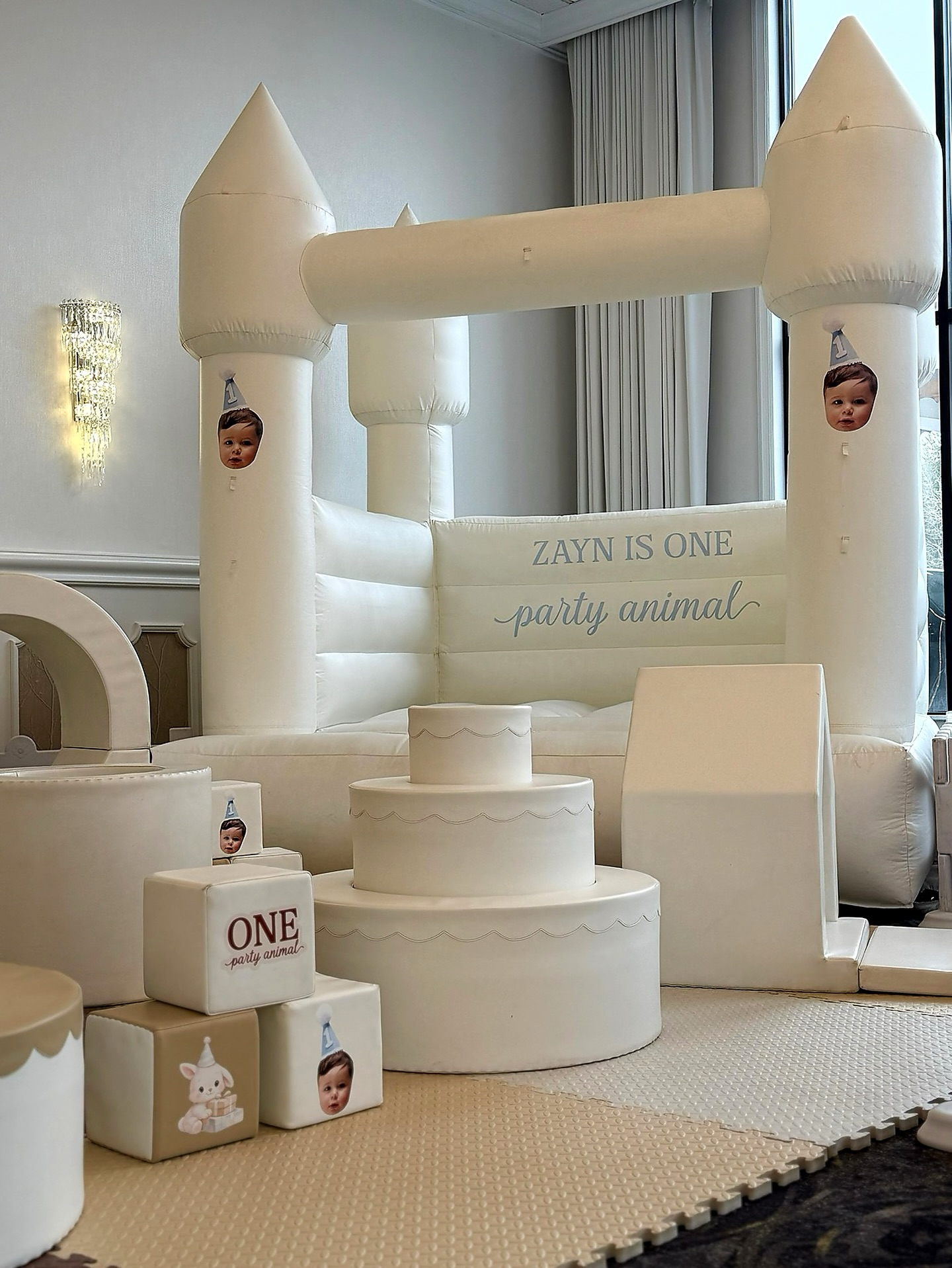 Zayne is ONE… and already a party animal 🐻🎉
Soft neutrals, cozy textures, and the sweetest little setup for a first birthday celebration 🤍
Our all-white bouncer + soft play creates the perfect modern, elevated space for littles to play safely while looking so chic.
Because first birthdays should be just as beautiful as they are fun ✨
Ready to plan your little one’s big day?
Let’s create something magical together.
Venue @rochesterhillsbanquetcenter
Soft play and bouncer @totcercise
Balloons and decor @sprinkles_and_confetti_
Graphics @exclusiveimagery
#partyanimal #softplaydetroit #detroitmom #detroitmoms #softplayrental