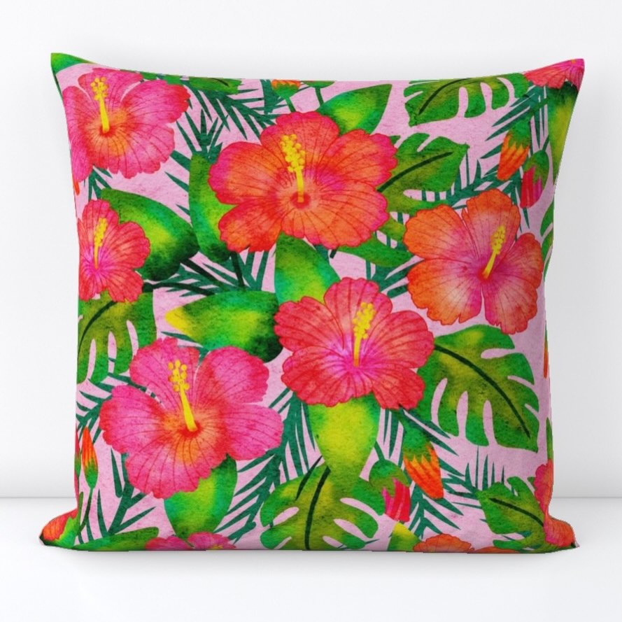 Hier wird es schon sommerlich: dieses tropische Hibiscus-Muster gibt es ab sofort in 4 Farbstellungen auf #Spoonflower (Link zum Shop in meiner Bio). #patterndesign #fabricdesign #hibiscusdesign #flowerdesign tropicaldesign