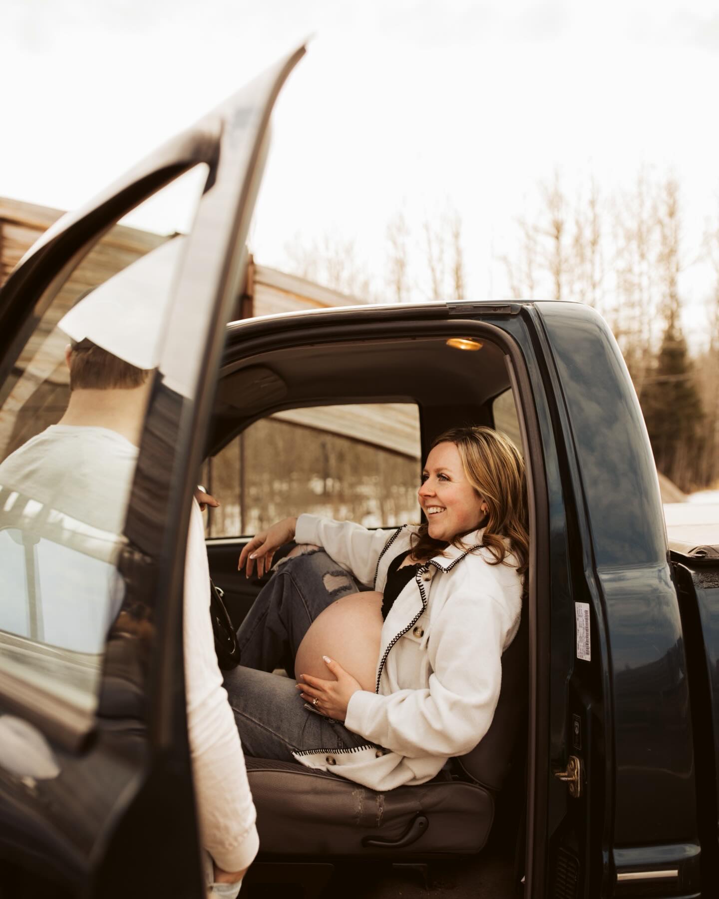 Sweet baby Eleanor has made her arrival, but I still had to share these sweet maternity photos ✨🥹