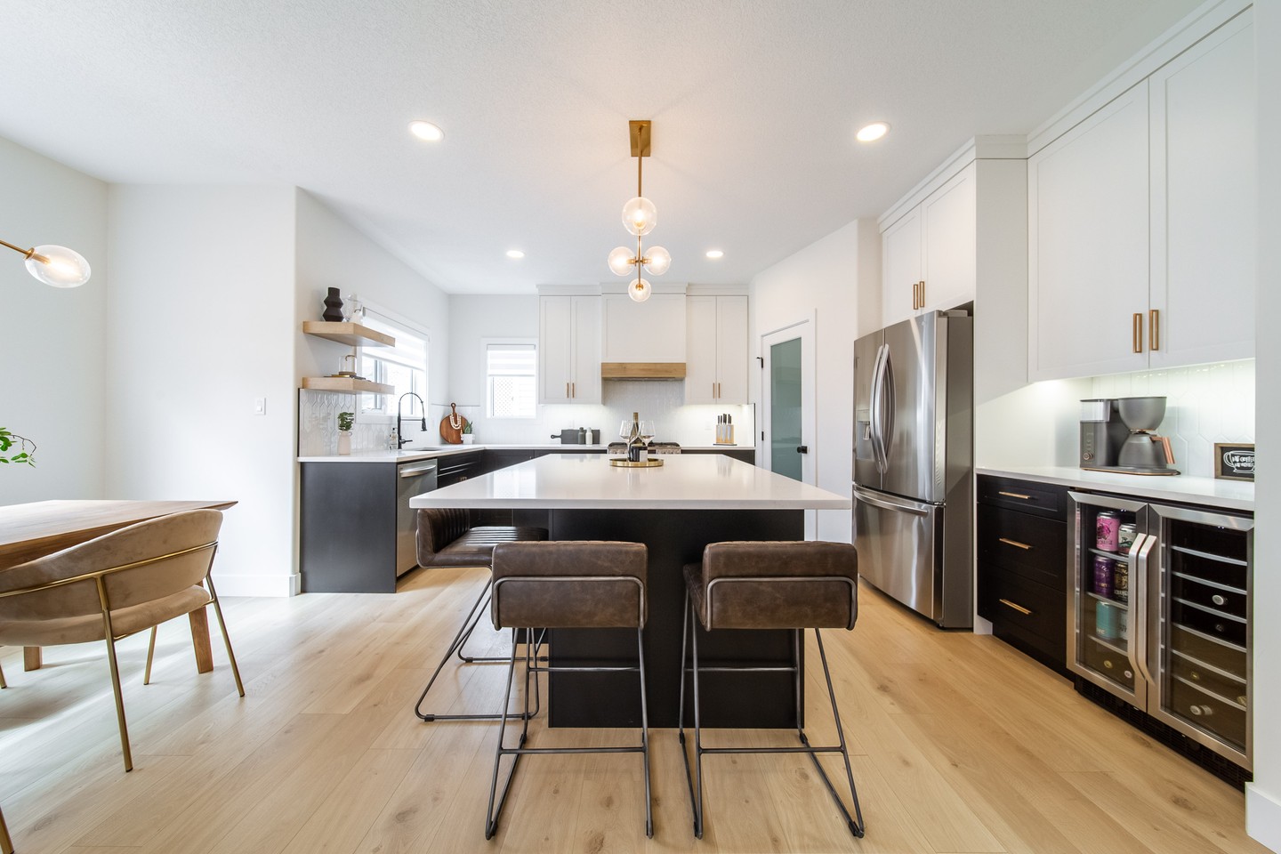 A kitchen that simply works â and looks stunning. Jamie byDesign transformed a busy family kitchen by reworking the layout for better circulation, adding bespoke storage solutions, and layering task-focused lighting. The result: less clutter, quicker meal prep, and a more marketable home. Swipe to see the before-and-after and tap to learn how thoughtful design and smart staging can change daily routines. Link in bio
Tell us: whatâs the one kitchen problem youâd fix first?