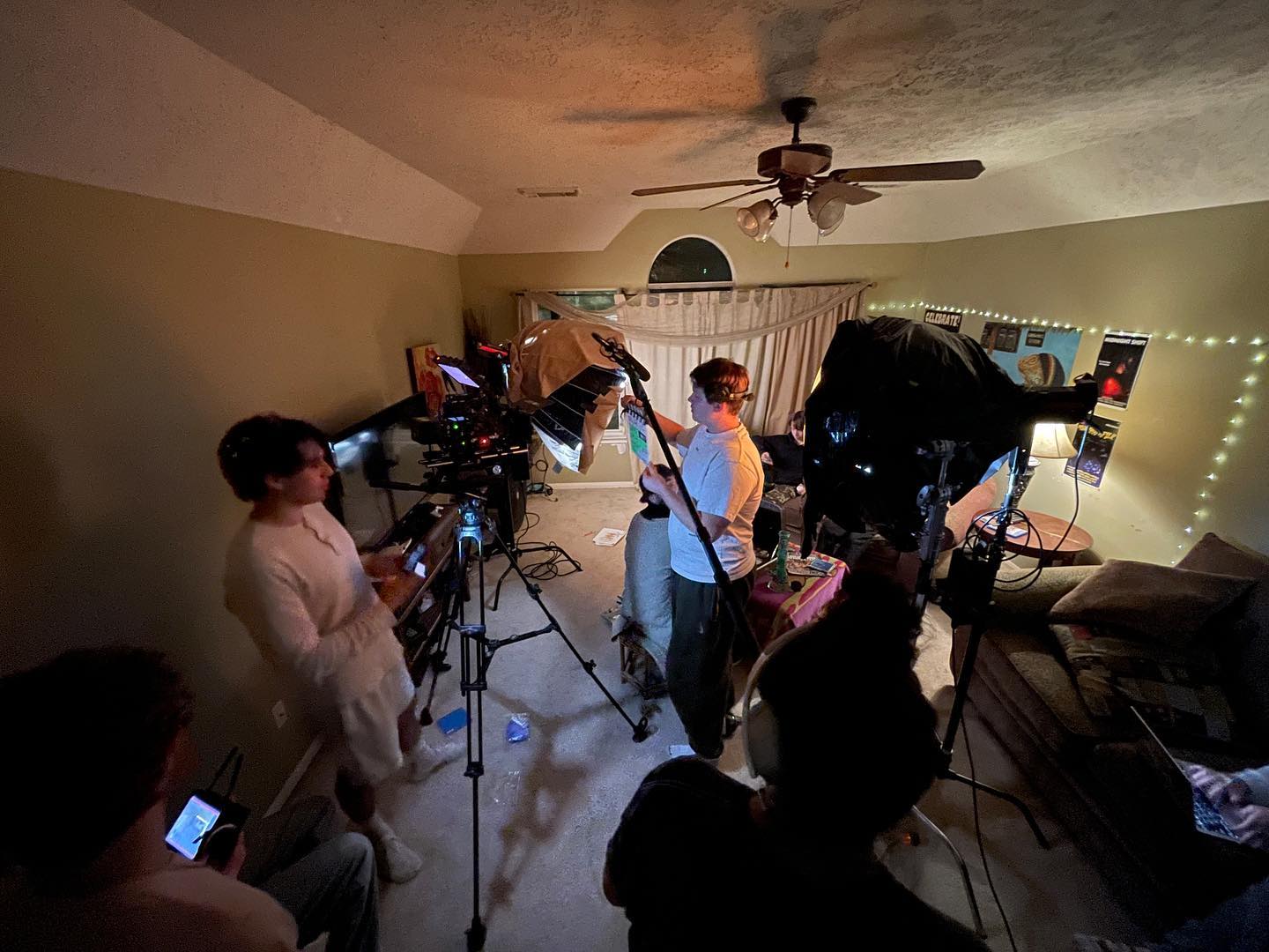 | WRAPPED ‘THE TRIP’ by @kailajs in collaboration with @tinted_visions @arrestingmotion @filmsbynobul |
📸 by @jer_media
CAST & CREW:
@kailajs
@hobbs_junior_
@ryansfigueroa
@jerzycarranza
@astro_sammuel
@charlespluke
@becksxox__
@christianlambhtx
@names.colton
@leslie.yvonne.phillips
@_ac.b_
@matt_jacob_taylor
@mr.selfdestruct.exe
@fsosa210
#sound #radiuswindshields #ktek #sennheiser #tentaclesync #filmsound #locationsound #mkh416 #boomoperator #behindtheboom #hideamic