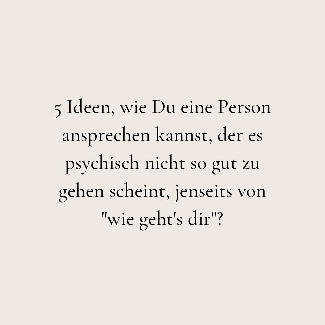 Vielleicht kennst du das auch: Du hast schon länger das Gefühl, dass es jemandem aus deinem Umfeld aktuell nicht gut geht aber dies anzusprechen ist manchmal gar nicht so leicht und du weißt nicht so richtig, wie du die Kurve kriegen kannst.
Wie so ein Gespräch und der Einstieg aussehen können, ist unter anderem ein zentraler Baustein der Ersthelfer Kurse für psychische Gesundheit/Mental Health First Aid (MHFA). Ein, wie ich finde, wirklich großartiges Programm, das bereits im Jahr 2000 in Australien entwickelt wurde und vom Zentralinstitut für Seelische Gesundheit Mannheim 2019 endlich auch nach Deutschland geholt wurde. In den Kursen werden die wichtigsten Fakten zu Depressionen, Suizidalität, Angststörungen, Psychosen, sowie Substanzmissbrauch und -abhängigkeit vermittelt und gemeinsam geübt, wie man betroffene Personen gut unterstützen kann. Wenn du Lust hast mit Teil dieser Bewegung zu werden schau mal nach den nächsten Terminen für meine Online Kurse in meiner Bio bzw. auf meiner Website. Wenn meine Termine nicht passen für dich gibt es auch viele andere tolle Instruktor:innen, die du über @mhfaersthelfer findest.
Hast du vielleicht noch eine Idee für einen guten Gesprächseinstieg? Dann freue ich mich sehr, wenn du diese hier teilst 😊
#psychischegesundheit #mentalegesundheit #gemeinsamesmenschsein #erstehilfefürdieseele #mhfa #mhfaersthelfer #depressionen #angststörung #entstigmatisierung #entstigmatisierungpsychischerkrankheiten #zusammensindwirstark #aufklärung #psychologie #daseinfüreinander #zuhören #psychischeerkrankungen #aufeinanderachten