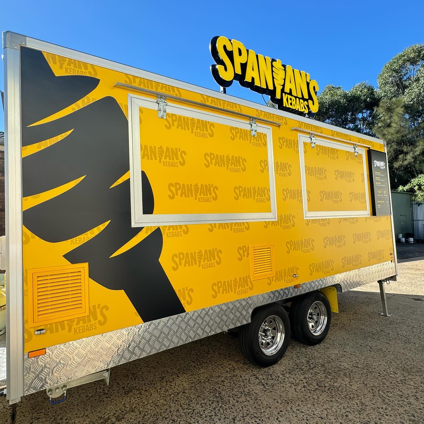 Spanian’s Kebabs is now open, and we couldn’t be more excited!
It was a true pleasure collaborating with Spanian and his fantastic team. We custom-made the 3D letters and wrap all in-house, ensuring every detail was perfect. Swipe to see behind-the-scenes footage of our creative process and the hard work that brought this project to life. #spanian #spanianskebabs
