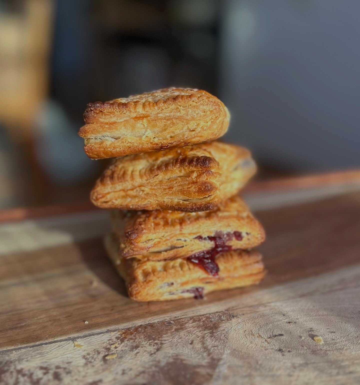 @grandviewheightsfarmersmarket today 10am-1pm, inside Larson Middle School, 1600 W First Ave 🥧💕