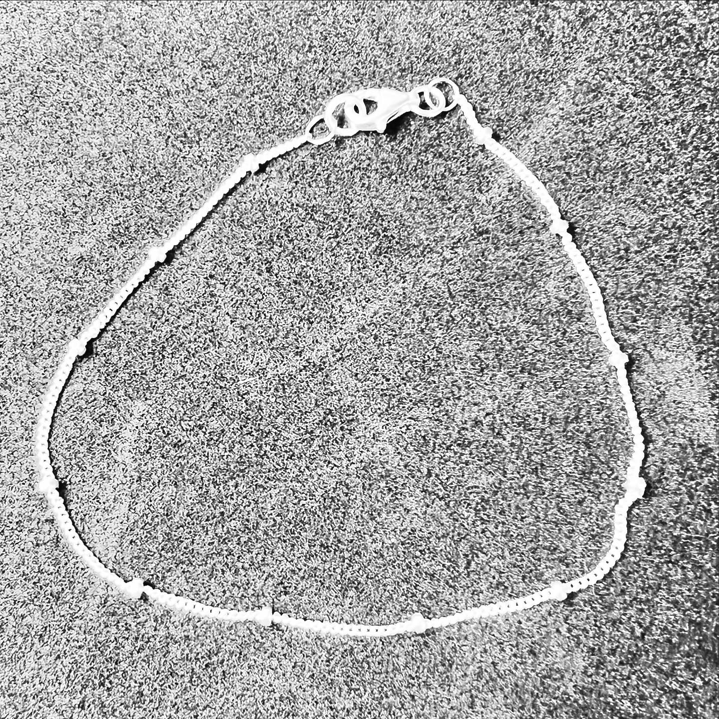 My client requested a dainty chain to wear…YOU GOT IT! This beautiful bracelet has huge sparkles, but yet feels like a feather. Plus, added a .925 sterling silver beaded elastic bracelet for a layering effect!! 💫✨🌟💖