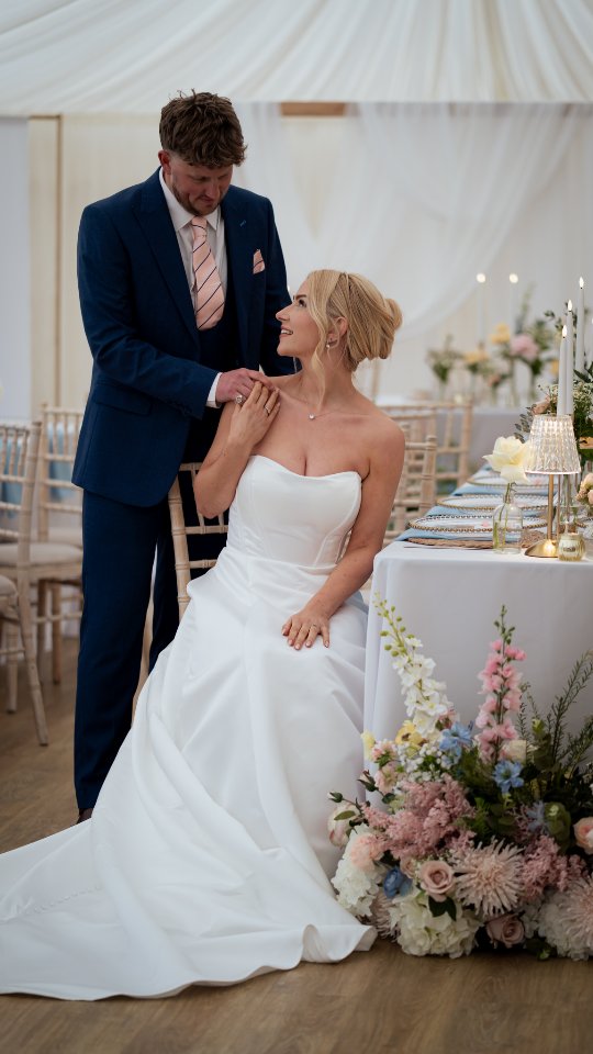 Floating through a spring day at @hargatehall with some beautiful florals, some sunshine (and rain!) and a dreamy crew of talented suppliers.🌸🪻🌷
Venue: @hargatehall
Venue stylist & flowers: @ambiencederbyshire
Photographer: @ellen_mariephotography
Videographer:@armellefilms
Cake: @petalandtier
Content Creator: @contentwhencreating
Model couple: @foreverlaurenandjames
Dresses: @blossomsofbuxton
Hair & Makeup: @unveiledglambynancy
Stationary: @sinta.designs