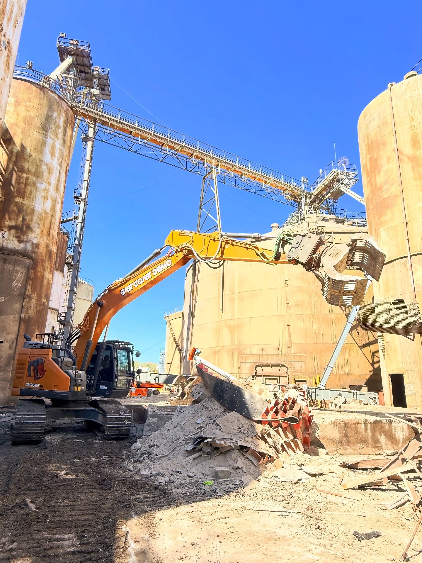 Case CX365E working in a tighter space for some cleanup before some more tanks come down.