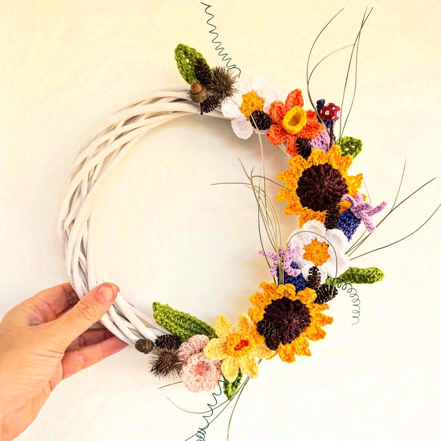Another way to use my flower patterns in issue 173 of Simply Crochet magazine. This one is heading straight to the front door! Photo incoming….!
#crochetflowers #simplycrochet #stresslesscraftmore #crochetismysuperpower #happyplace