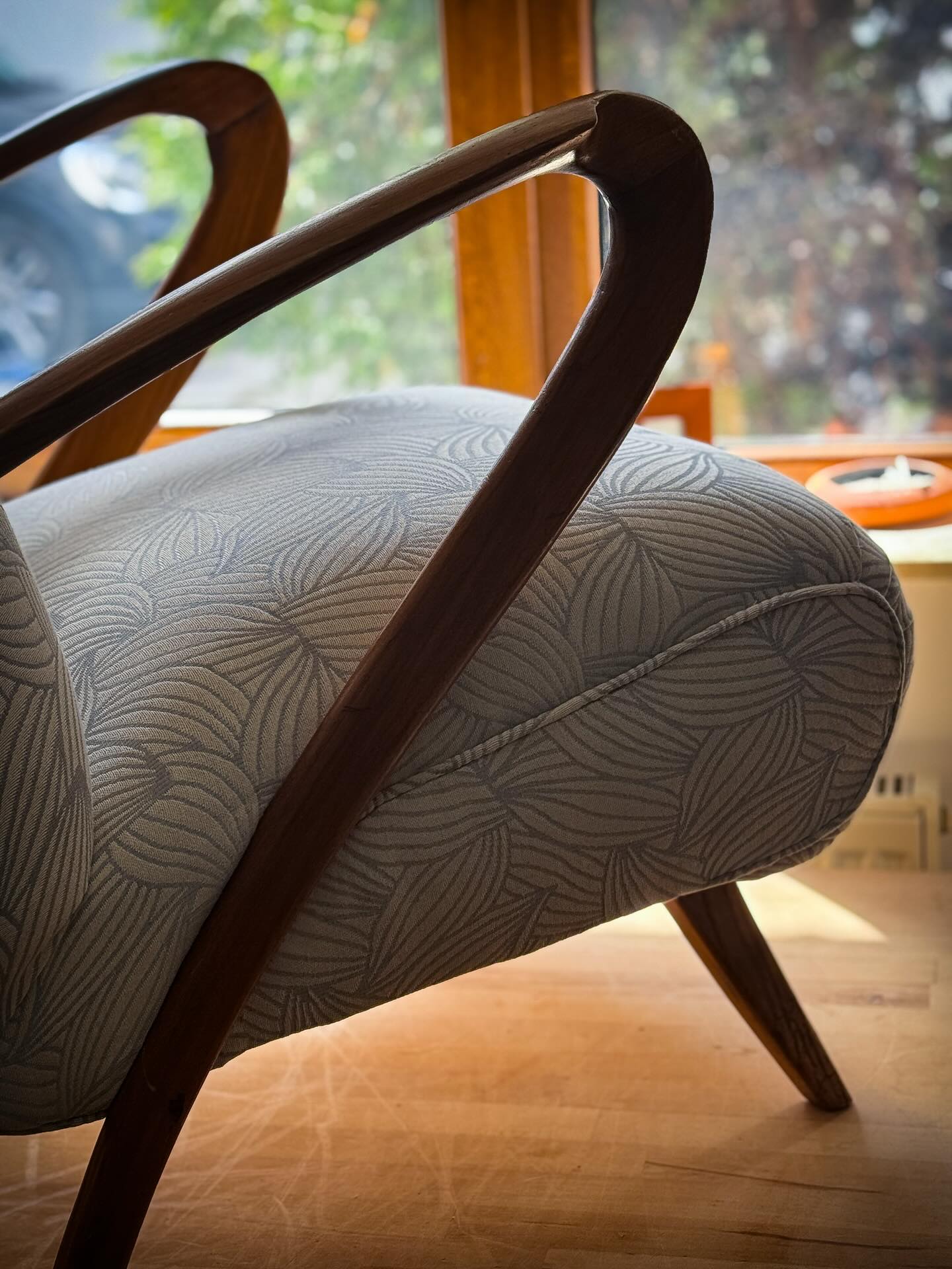 Unele piese nu se înlocuiesc. Se transformă.
Dacă ai un obiect drag pe care vrei să-l readuci la viață, îți pot arăta cum.
✉️ DM pentru detalii
📧maisonmeynetartisan@gmail.com
—
Some pieces aren’t meant to be replaced. They’re meant to be transformed.
If you have a piece you’d love to bring back to life, I’d love to help.
✉️ DM for details
📧maisonmeynetartisan@gmail.com