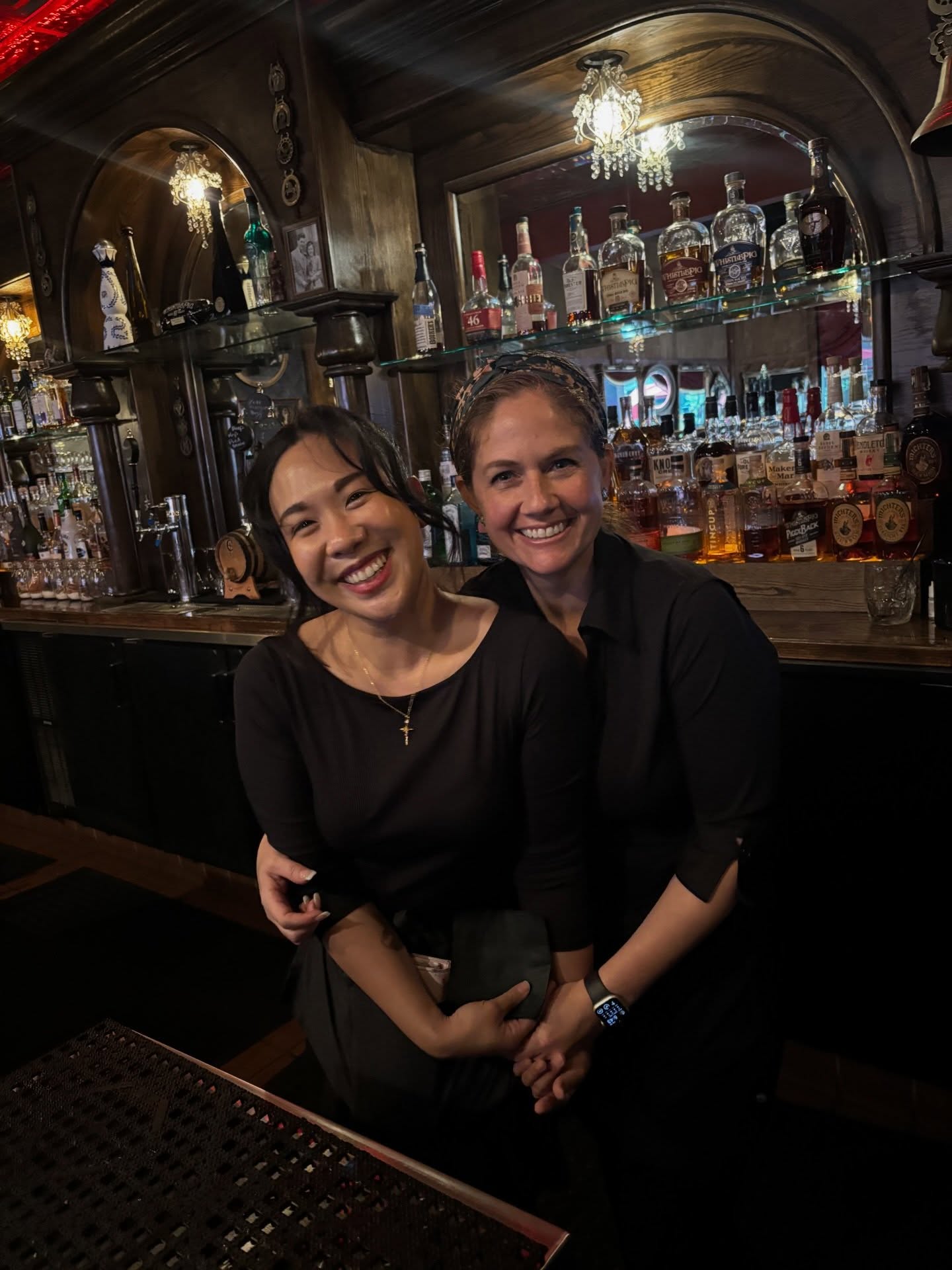 All smiles + good vibes around here…when are you stopping by?? 🙏🏾✨
.
📷: Joyce and Catie
.
#eldoradohills #steakhouse @edhtowncenter