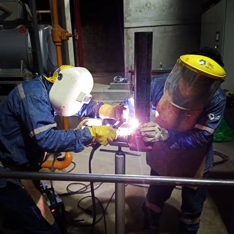 🔧Armando y soldando tuberías para líneas de amoniaco
#soldadura #amoniaco #tuberia #industria #welding #industry #skcingenieria