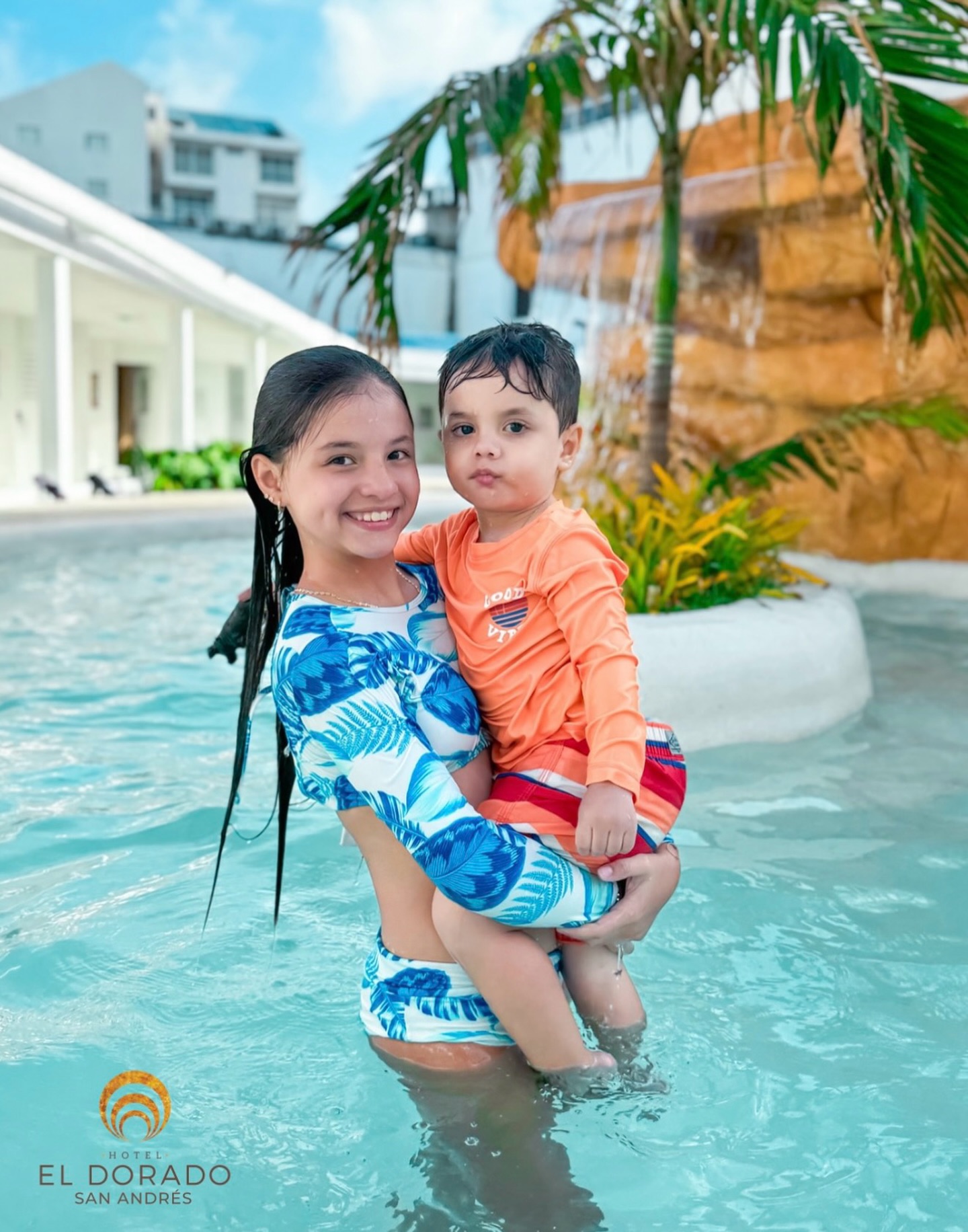 Nuestro @hoteleldoradosai es el lugar perfecto para que tus hijos pasen unas vacaciones inolvidables! 🗺️✈️🌴🤩✅
Nos encantan sus visitas y sus fotos en nuestro mágico hotel aún más! 🫶✨🌴🌤
#visitasanandres
Reserva con nosotros en esta línea: 📞317 4011354
.
.
#SanAndresIslas #DoradoSai #Hotel #Vacaciones