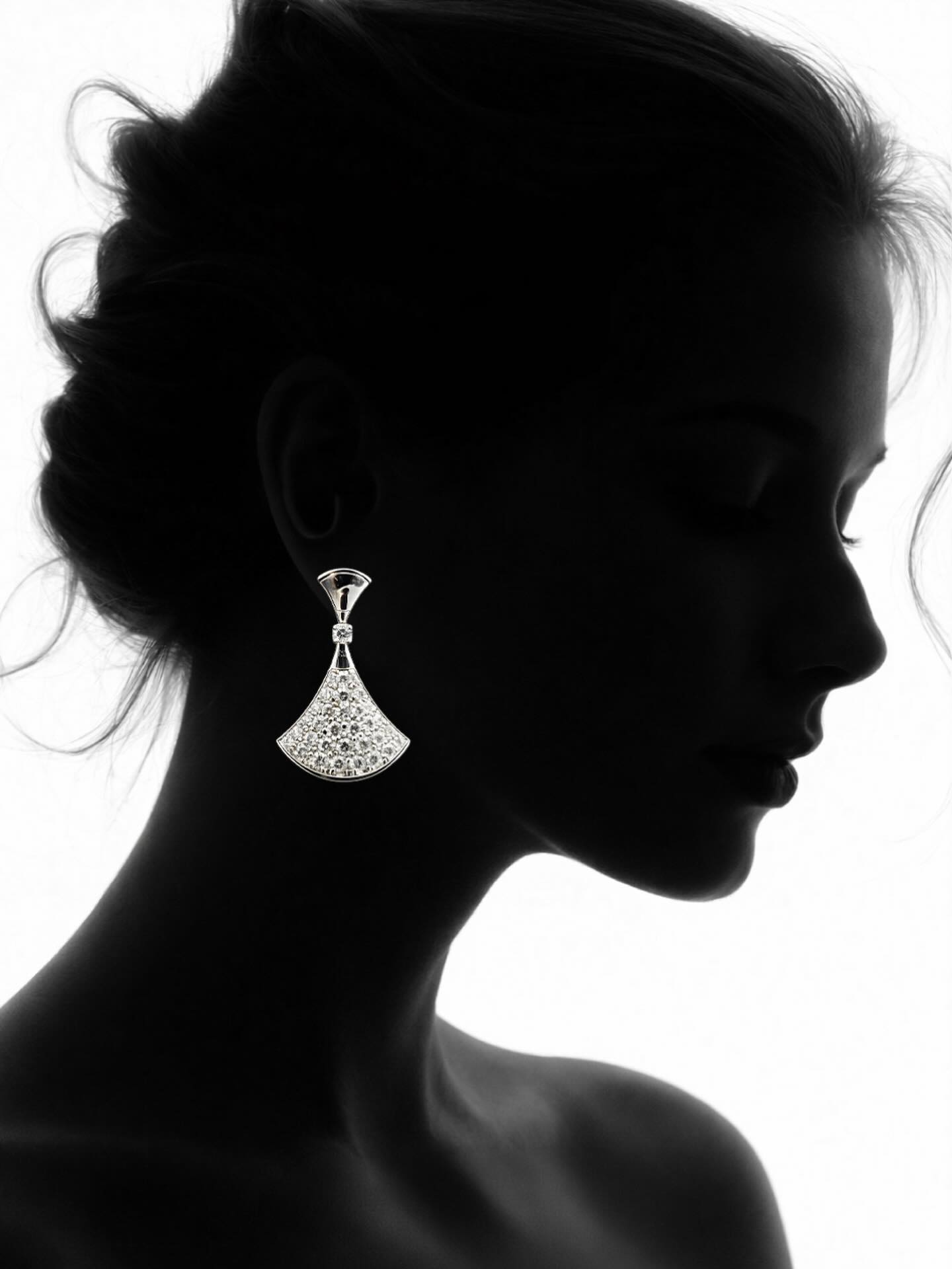 Grace in every line. Brilliance in every detail.
β¨These white gold diamond drop earrings are designed to catch the light with quiet sophistication and timeless allure.
An elegant finishing touch for moments that deserve to be remembered.
π 012 460 7231β¨π§ mmf@alexa.co.zaβ¨π www.viennajewellers.com
#ViennaJewellers #DiamondEarrings #WhiteGoldJewellery #DiamondDropEarrings #FineJewellery