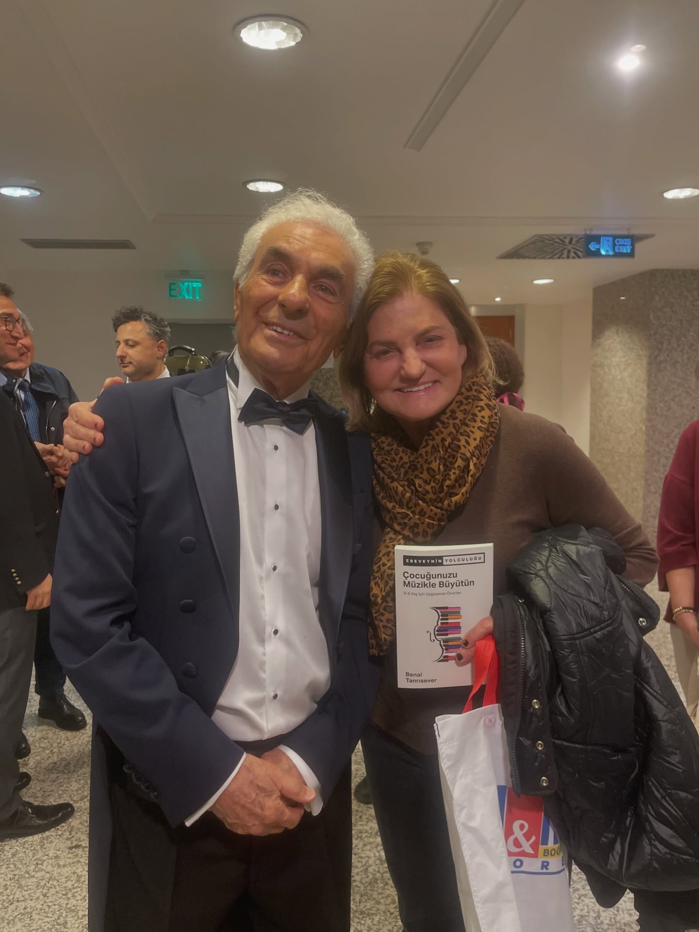 Sevgili Gürer Aykal hepimize yol açtın, örnek oldun. Sevgi&Saygıyla💜🌹