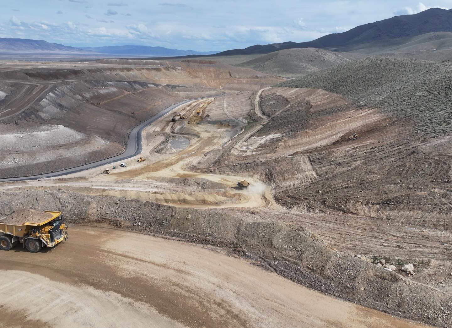 Three separate leach pad projects all in different stages of construction. The first is in bulk earthworks, the second just started placing clay, and the third is placing over liner.
#HeapLeach #MiningLife #HeavyCivil #DirtWork #Hiring