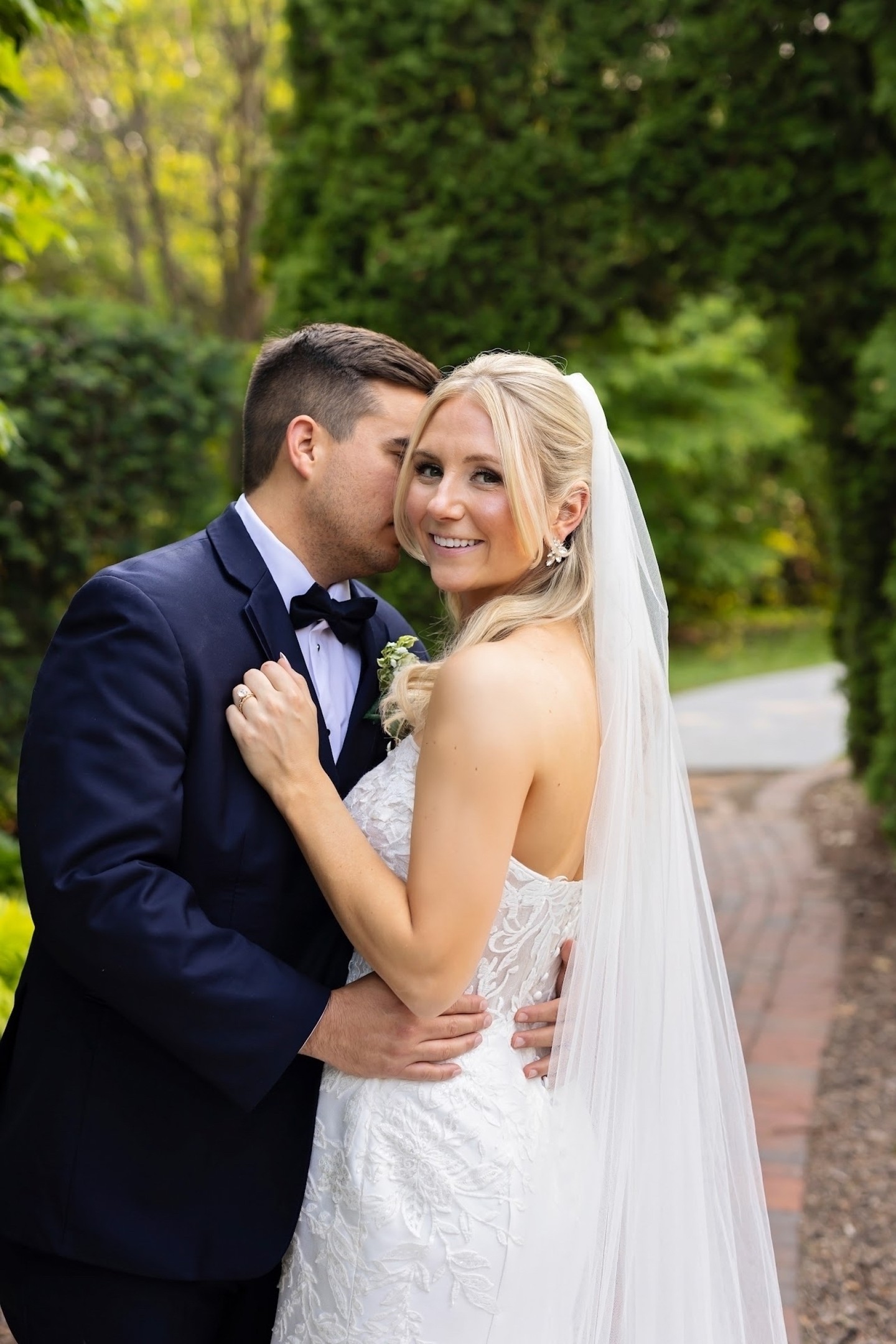 Bridal glam, up close 🤍
Skin is kept fresh and hydrated so it reflects light naturally (not just shimmer on top). Soft eyes are that enhances your natural shape. Lashes are placed to lift and open the eyes—never overpower them.
The goal is makeup that looks great in person and translates effortlessly in photos.
Now booking 2026 brides—send us a message or inquire through our website to reserve your date ✨
