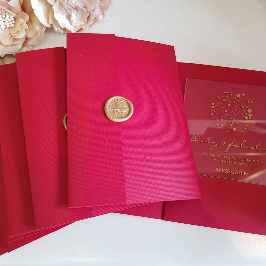 Rich red and gold pocket acrylic birthday invitations with "longevity" wax seal
#acrylicinvitations #acrylicinvitation #uniqueinvitations #birthdayinvitations #60thinvitation #60thbirthday #weddinginvitations #chineseinvitation #chineseinvitations #longevity #waxsealporn #waxsealsticker #pocketinvitations #custominvitations #waxsealinvitation #goldinvitations #redinvitation