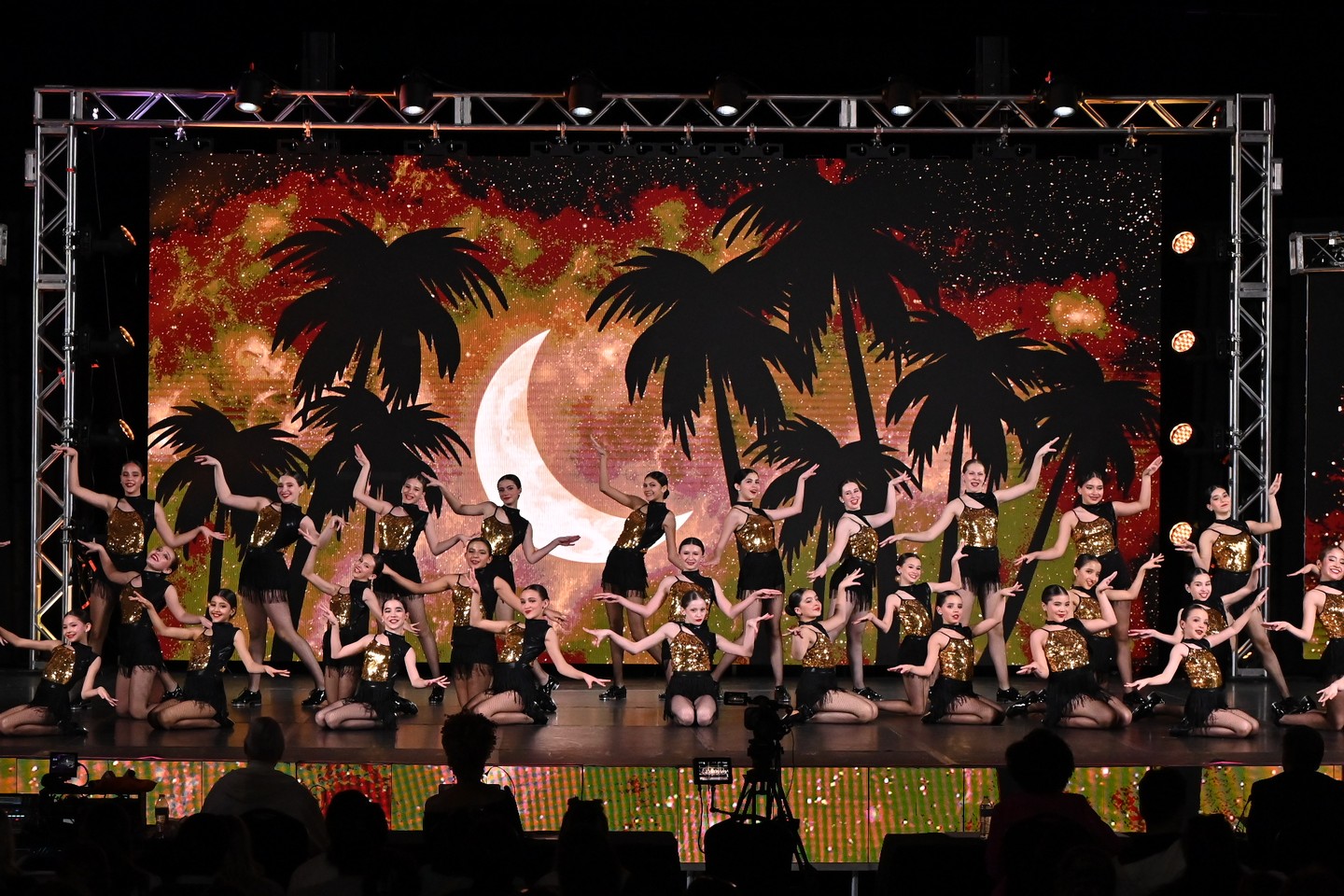 Congratulations to the ISR Dance Team - San Agustín Campus for their outstanding performance at the Showstopper competition in Waco, Texas! Our team participated with 100 choreographies across various disciplines including ballet, jazz, tap, hip hop, lyrical, and acrobatics, achieving excellent results that showcase their talent, dedication, and hard work. 🎉 #WeAreISR