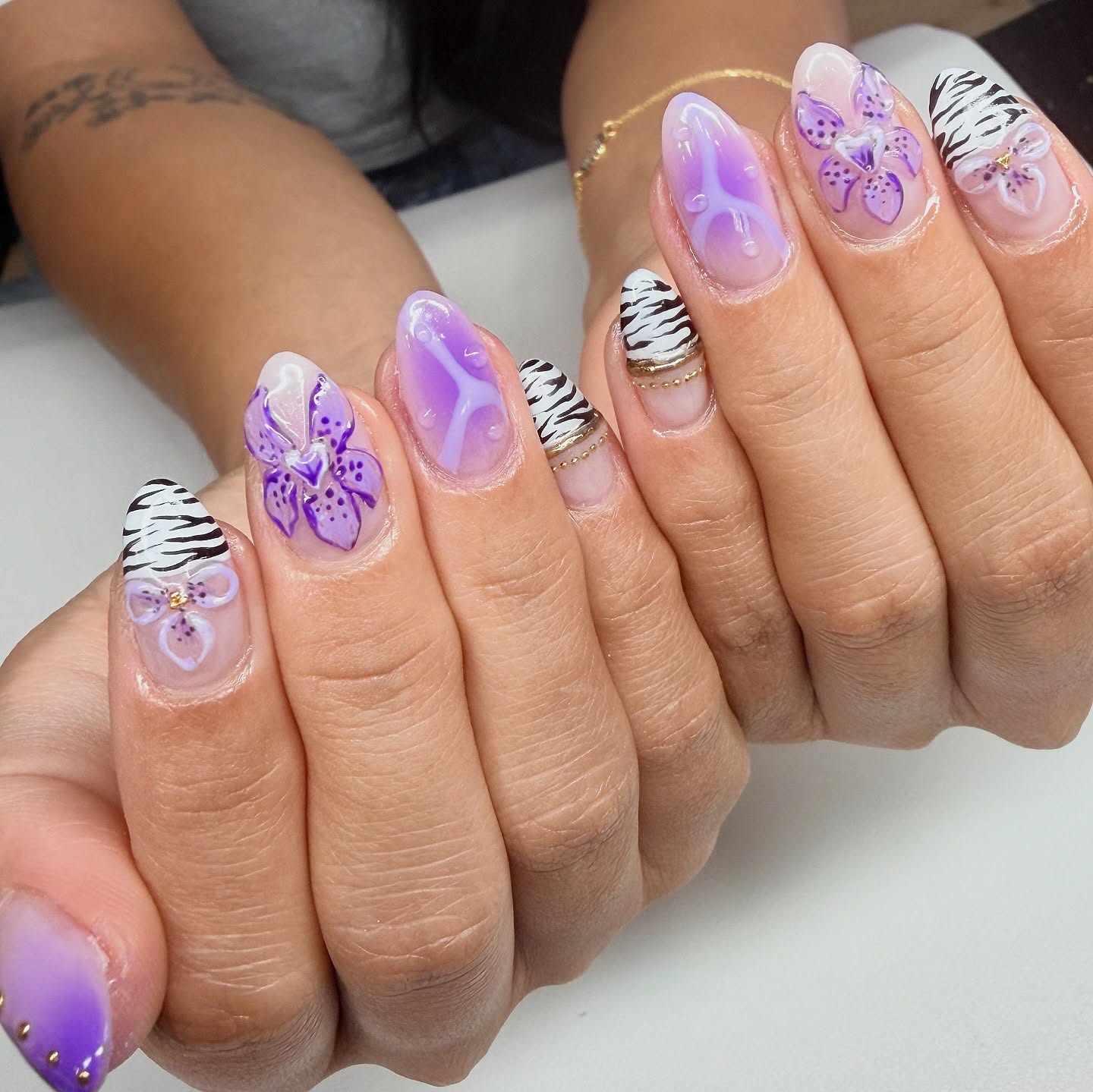 Orchid elegance meets wild zebra energy 💜🐾
#OrchidNails #ZebraPrintNails #TropicalVibes #KonaNails #CoutureClaws