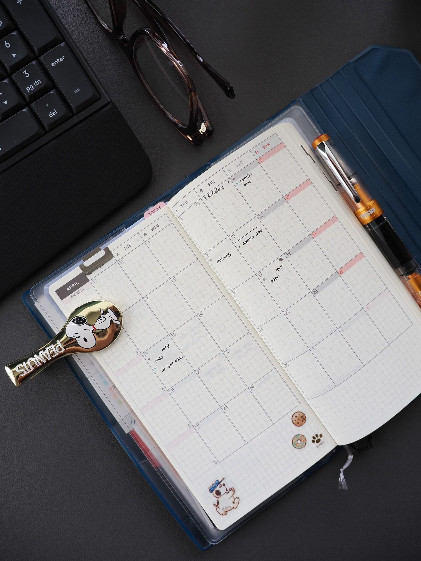 Happy Monday! I hope you all have a wonderful start to the new week. I know I’m hoping for a rain free weekend.
Photographed:
Hobonichi Weeks
Peanuts x Esterbrook Snoopy Clip
TWSBI 580ALR with De Atramentis Document Black