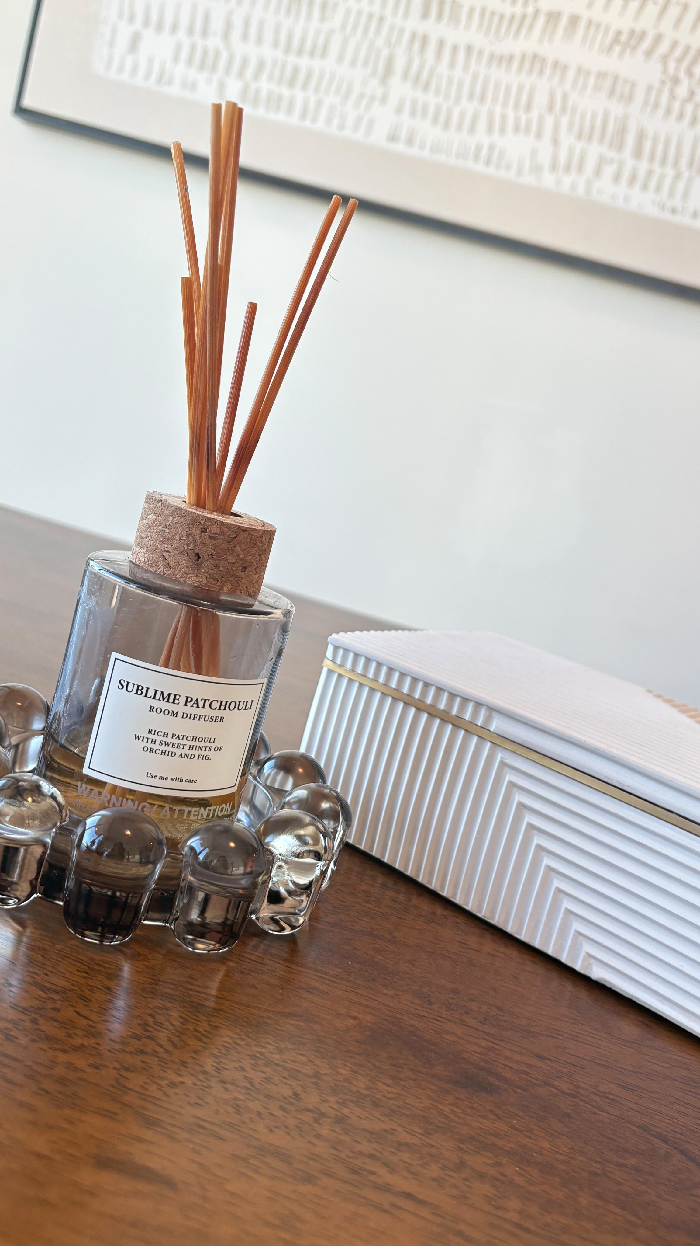 The Bubble Candle Dish de @alicelanehome me encanta🤍
Es de ese tipo de piezas que elevan cualquier rincón sin esfuerzo✨
Un statement piece de inspiración vintage, reinventado como un accesorio versátil; perfecto como base para velas, difusores o como acento decorativo. Y lo mejor… en oferta por solo US$ 32
Escríbeme y te paso el link de compra☺️