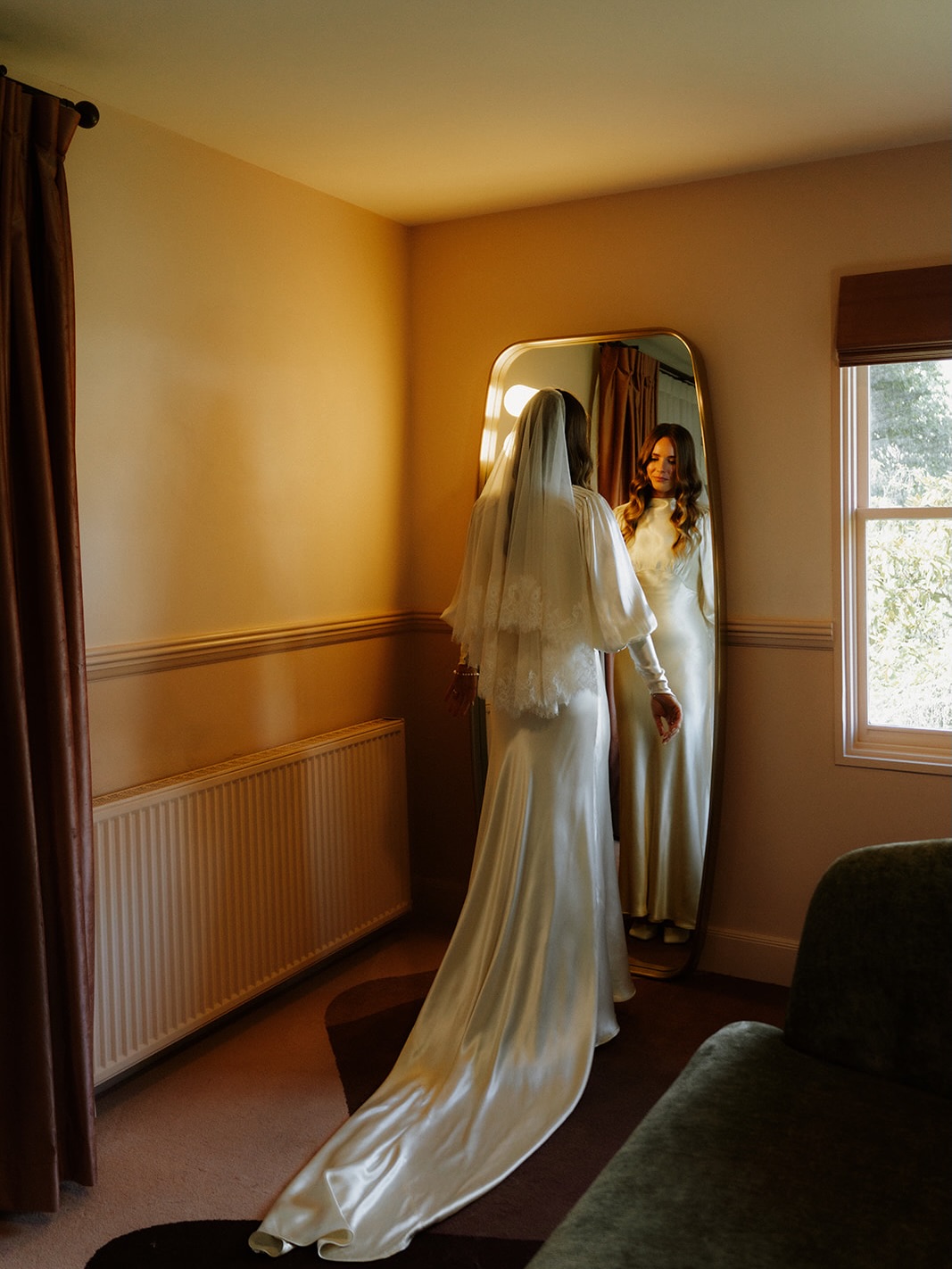 ANNA 🥀💫
A vision! Captured by @oliviarosephotographyy at the beautifully newly renovated @ardourmiltonpark.
Hair and makeup by @bridalglowco JEN
The kind of finish that photographs beautifully and feels even better in person.
On-location bridal hair and makeup across the Southern Highlands, Illawarra, and South Coast — Bridal Glow Co.