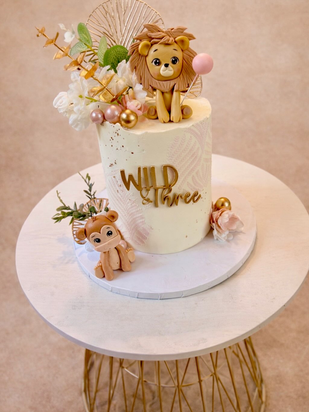 #wildandthree#naturaldye #customcake #birthdaycake #murielscakesandcookies
