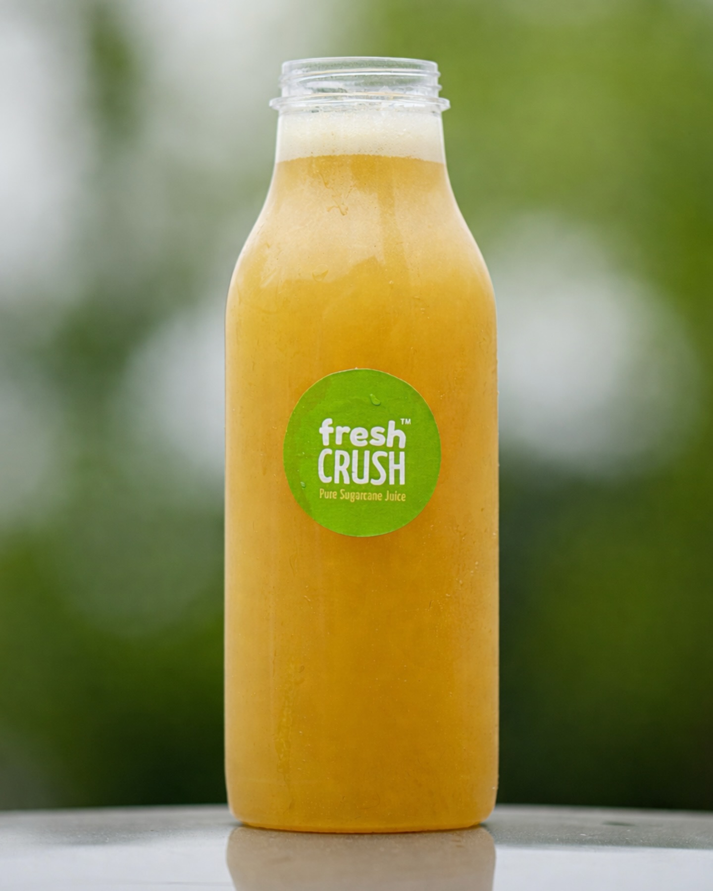 When the heat rises, you don’t chase trends you go back to what works. Pure sugarcane juice, freshly crushed and perfectly chilled, turning every sip into a little moment of relief! 🌞🎋
#freshcrush #summer #pure #sugarcanejuice #beattheheat