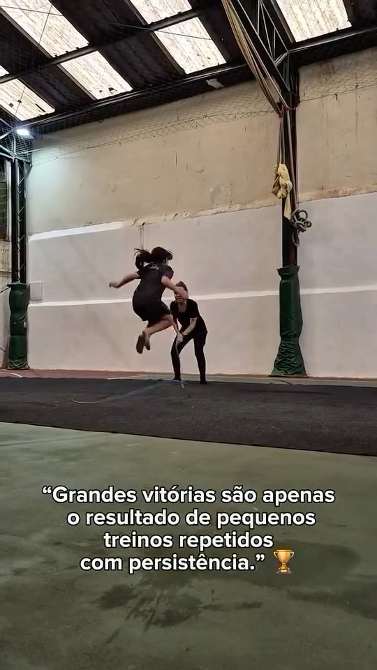 Caiu? Levanta! Errou? Tenta novamente! Persistir é o super poder de quem não desiste!✨
Recebemos esse registro e não podíamos deixar de postar, cada conquista é motivo de grande festa. Nossas ginastas são o nosso orgulho! 💚
#persistência #iniciaçãoesportiva #ginasticaritmica #desenvolvimentoinfantil