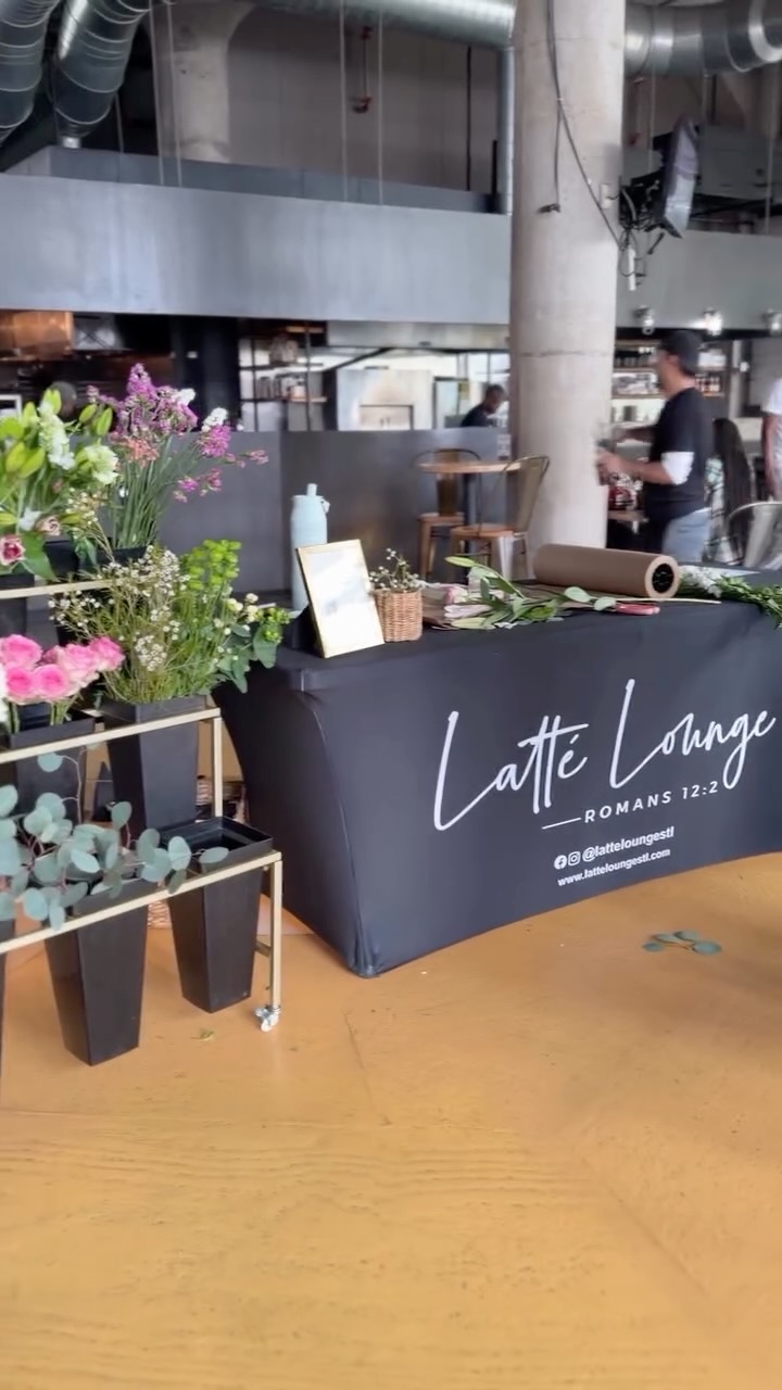 fresh blooms every saturday from our latte lounge flower boutique 🌸
byob = build your own bouquet or have our florist build it for you 💐🤍