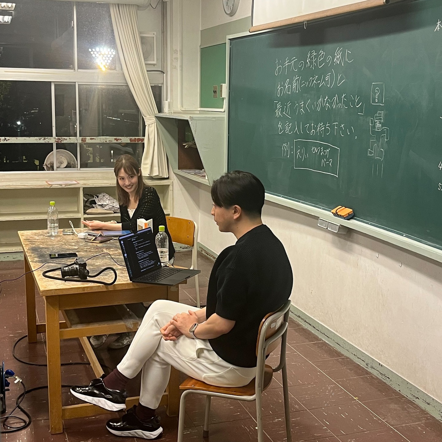 渡邉康太郎×綿谷エリナ「文法を忘れて、迷子になろう」を開催しました。
ワークショップでは、うまく表現できないモヤモヤした感情や体験などを、とつとつと話し合っていただきました。
たくさんのご参加、ありがとうございました。
またお目にかかれますように!
#ゆっくり急ぐ会 #festinalente #生きるための表現手引き