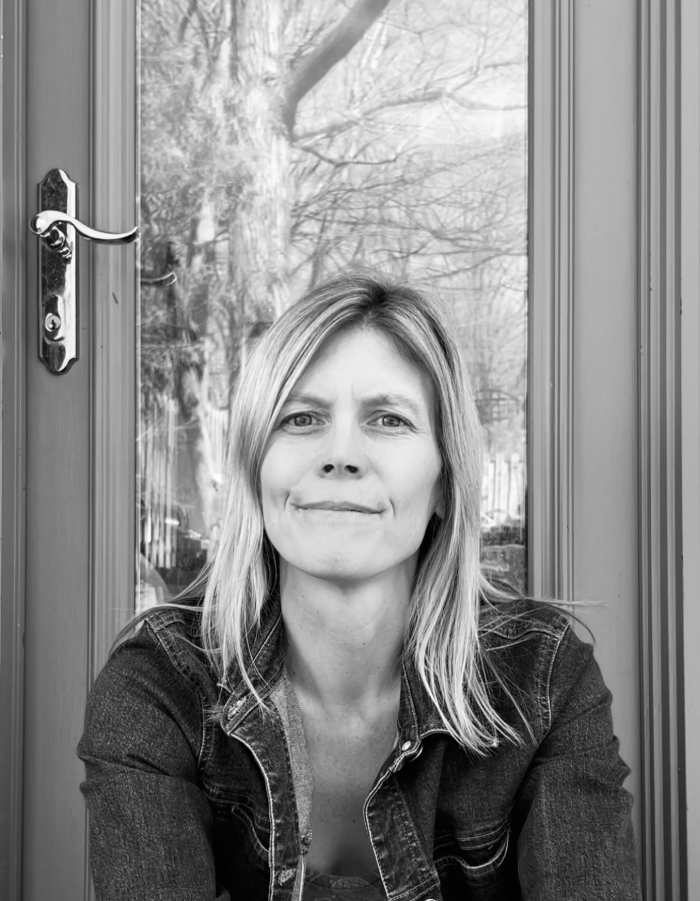 For me, a life not rooted in faith, in a connection to something deeper, higher…
to God, Soul, Spirit… honestly would be devastating. Just too much to bear.
For me, it’s the difference between fumbling around in a dark room, and being able to turn on the light, and truly SEE, and be held by something greater.
My connection to Spirit is what sustains me,
my body, my spirit, my health, my work, my life!
When you plug into the source of who you are… of all that is…
that is healing.
But you have to consciously plug in, every day.
Make it a practice.
Come to the altar of your life.
Faith—spirituality—isn’t just a concept, a nice sounding ‘idea’ we talk about…
when practiced, it becomes an embodied ENERGY. A lived experience. Something you feel, right down to the very core of who you are.
This is what I mean when I say we cannot separate our health from our spirituality. The two are intertwined. The two are one.
Your spiritual connection isn’t separate from your physical wellbeing, or your mental health—it is the very foundation of it.
The light of God, of Love, of Source, is real.
It lives within you.
It’s what you’re made of.
It informs everything.✨
And when you begin to connect with it—to invite it in, to truly FEEL it… it can bring about such beautiful change, and a deeper wellbeing & energy into your life—no matter what you’re navigating.
This is at the root of my work: helping you reconnect in this way. Because I have found this connection transforms everything.
•
@amyjefferiesintuitive