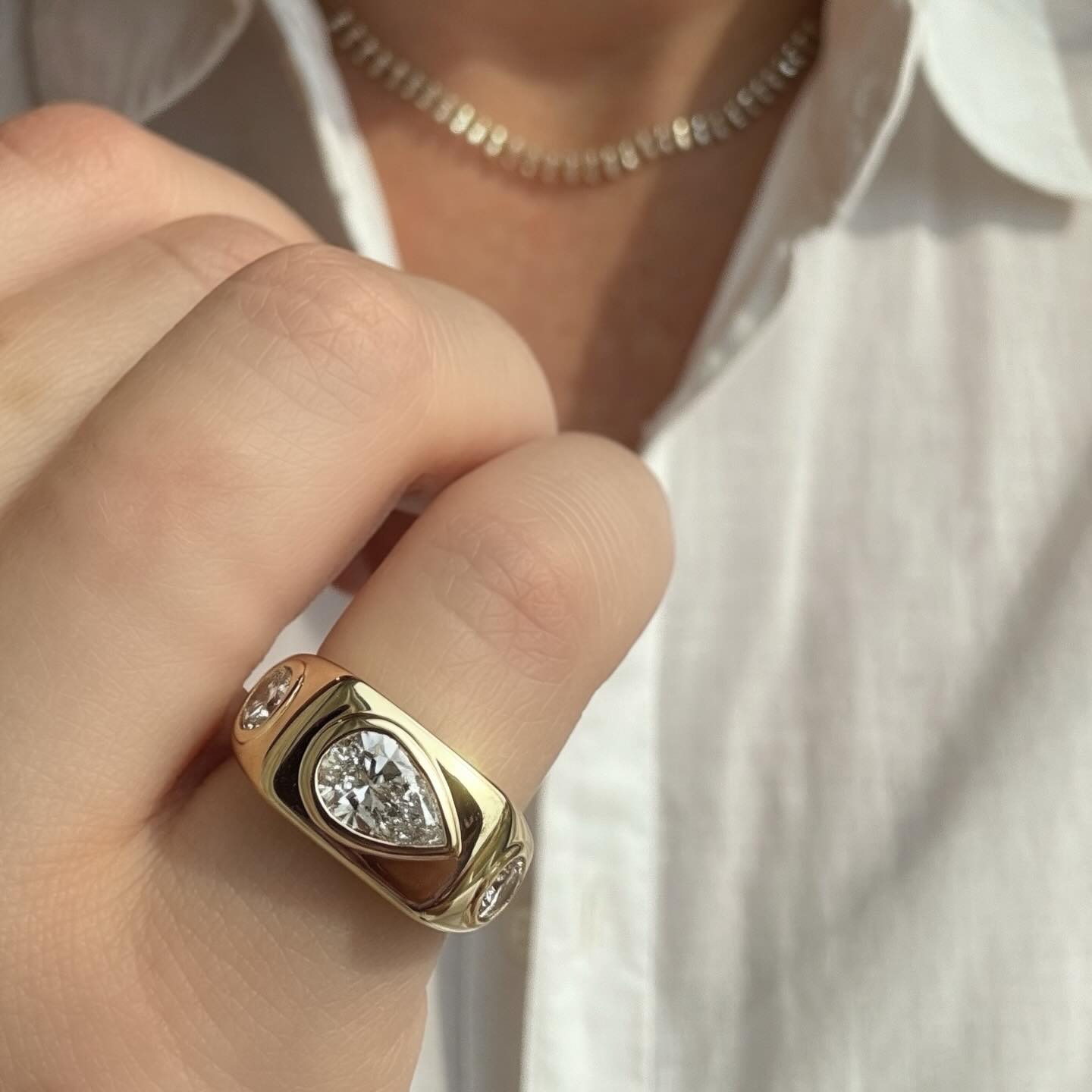 3 stone pinky ring using a client’s heirloom round diamonds as side stones and a new pear we sourced for the centre ✨