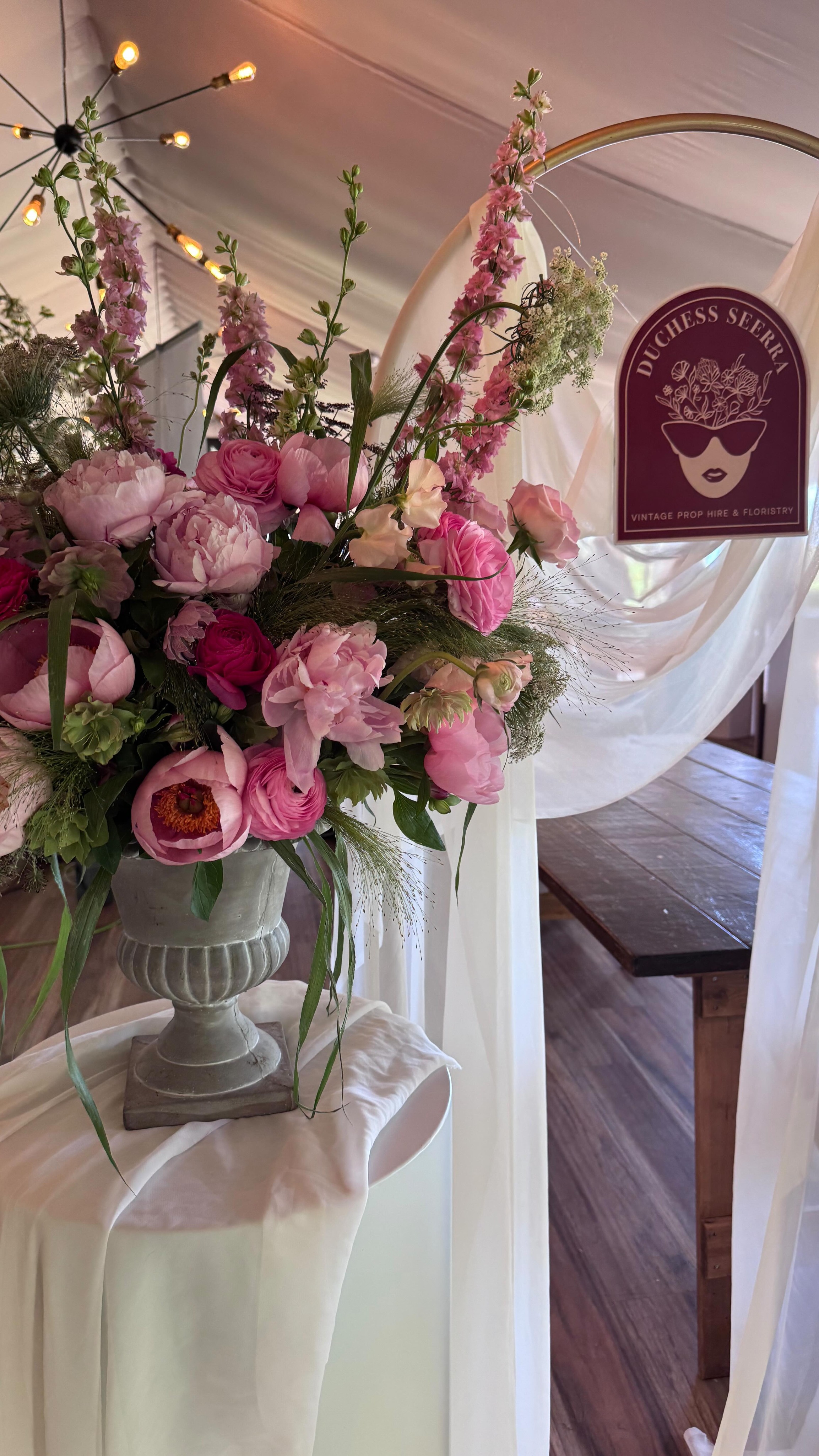 A day at @dunglassestate…
There’s something really special about seeing couples walk into a space and start imagining their own wedding day there. It was so lovely chatting with you all that stopped by to say hello ♥️
Lots of pink blooms, a flower filled table scape for @joskitcheneastlothian, great food… and plenty of excited wedding conversations. Definitely my kind of day.
The Duchess 💋
#weddingflorist #weddingstylistuk #edinburghwedding #scottishbride #dunglassestate