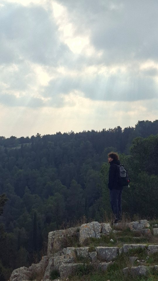 🍂 Ci ha chiamati… e noi siamo arrivati.
Domenica abbiamo dato il via alla stagione 2026 così: passo dopo passo, immersi nel silenzio potente della Murgia, tra pareti che raccontano storie e natura che sa ancora sorprenderti 🌿
👣 7,2 km ad anello
🌄 panorami che restano negli occhi
🤍 persone che fanno la differenza
È questo il senso di tutto: condividere, rallentare, vivere davvero.
✨ E siamo solo all’inizio.
.
.
.
#puglia #natura #trekking #escursionismo #gravinainpuglia