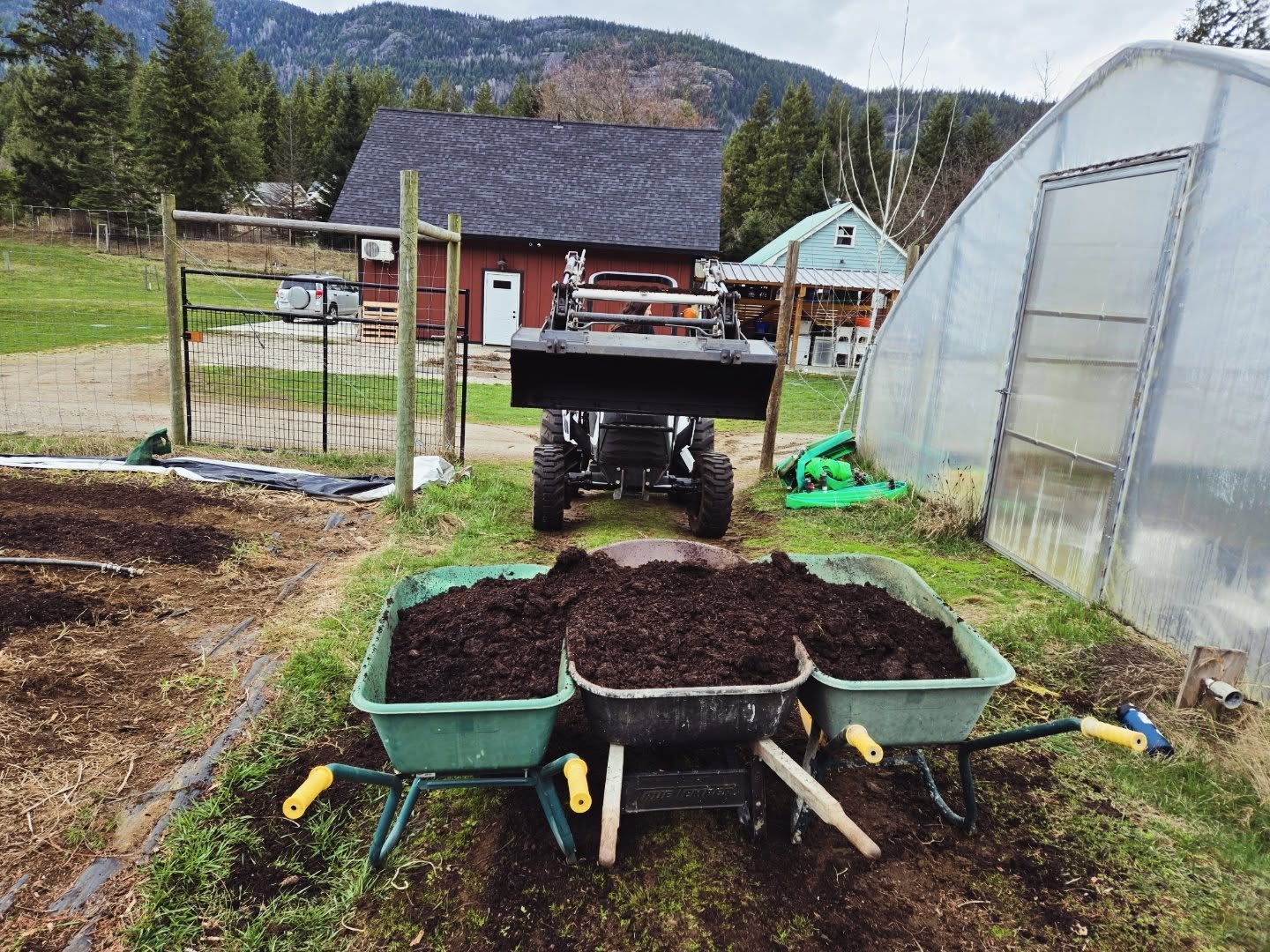 Composting with style ๐ โ๏ธ
#bobcatmagic #springtimeactivities #kootenaycornergardens
