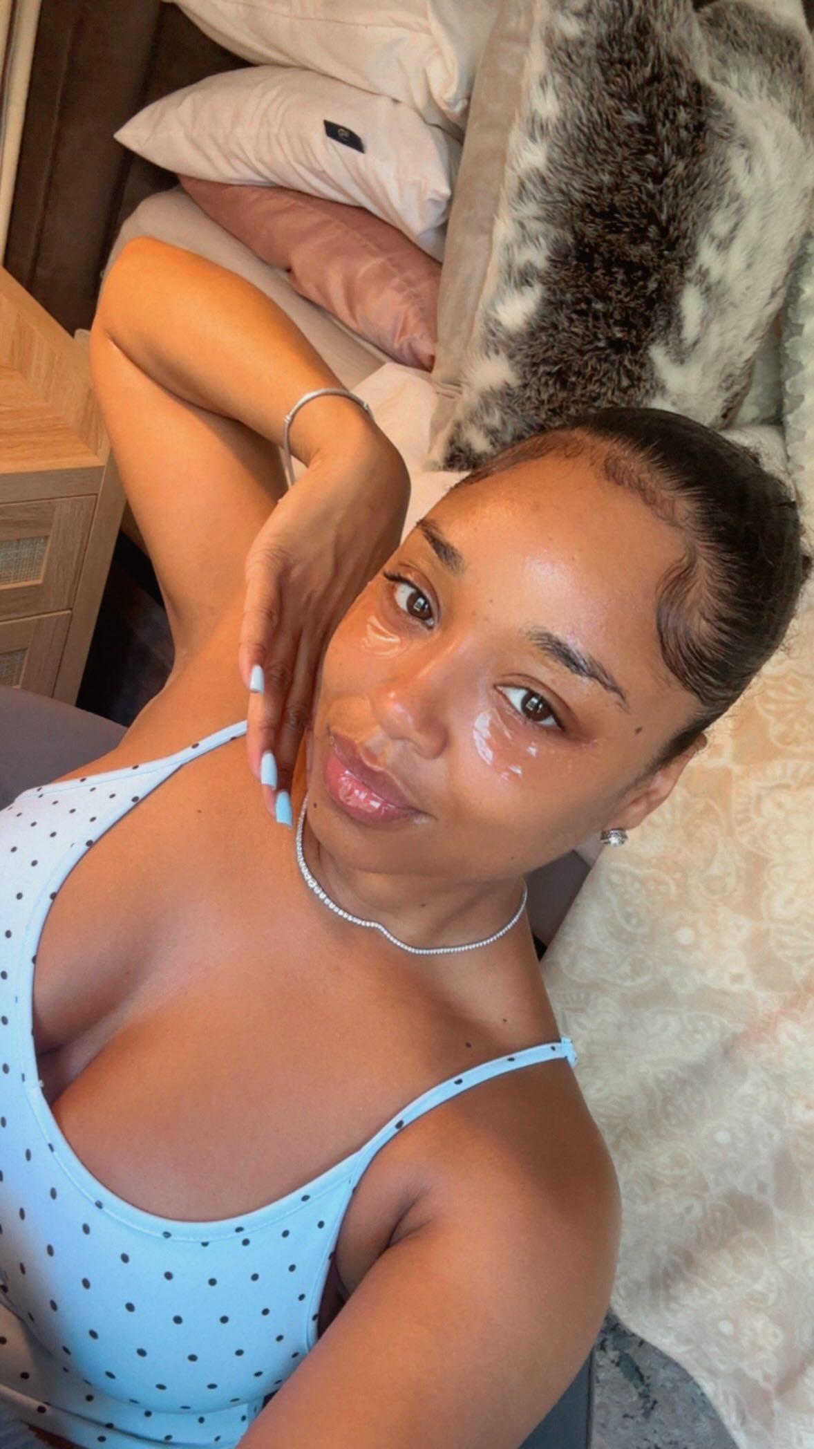 So come get you some! Wearing “Let’s Be Clear” our classic, icy clear and super hydrating lip jelly. 🫧
Use code Juicy10 for 10% off and spend $45+ for free shipping